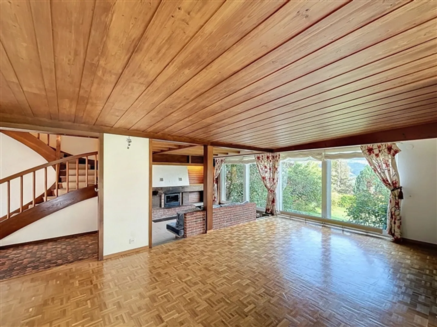 Charming House with 6 Bedrooms in Lausanne - Photo 3 of 11