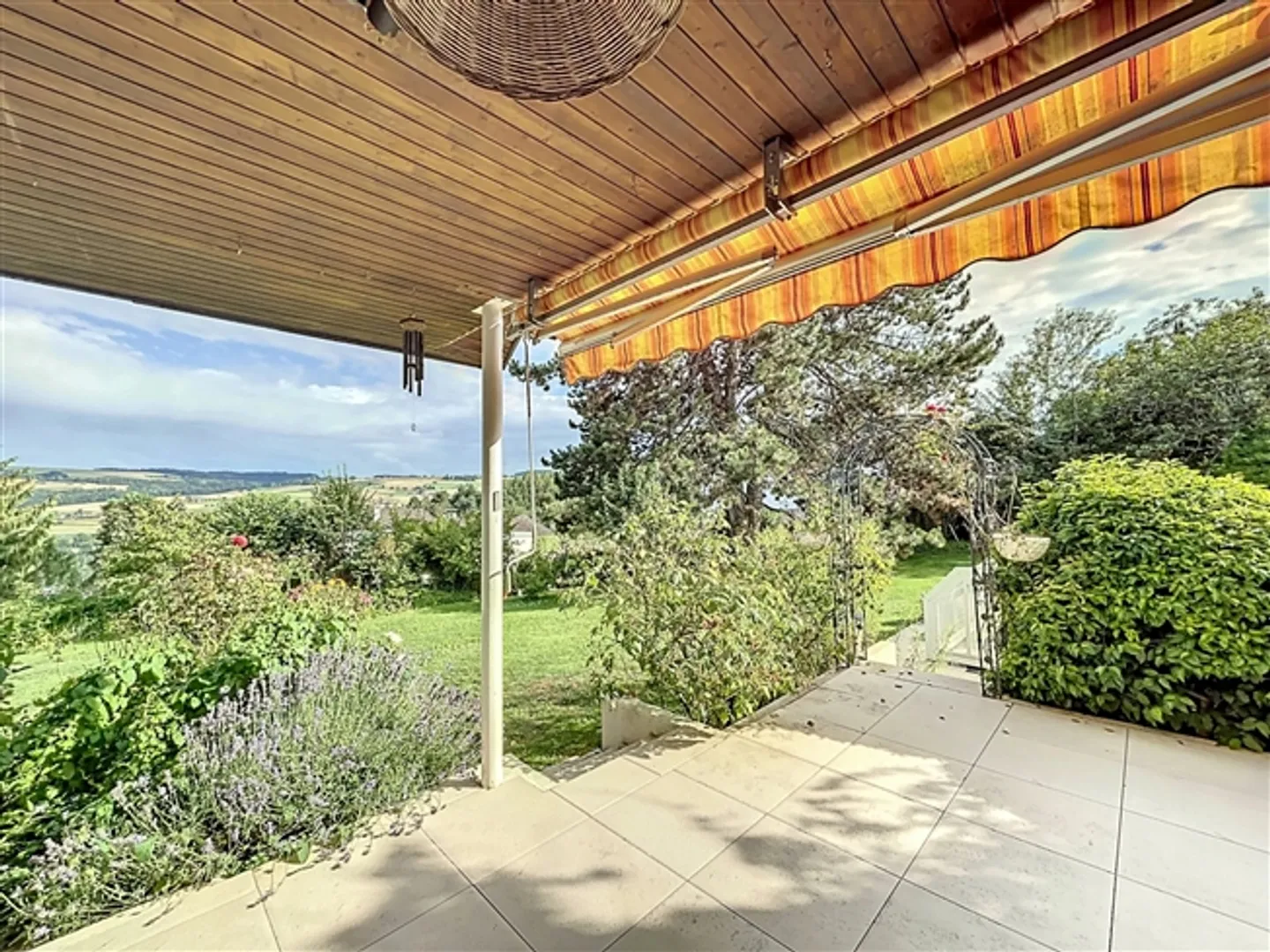 Charming House with 6 Bedrooms in Lausanne - Photo 8 of 11