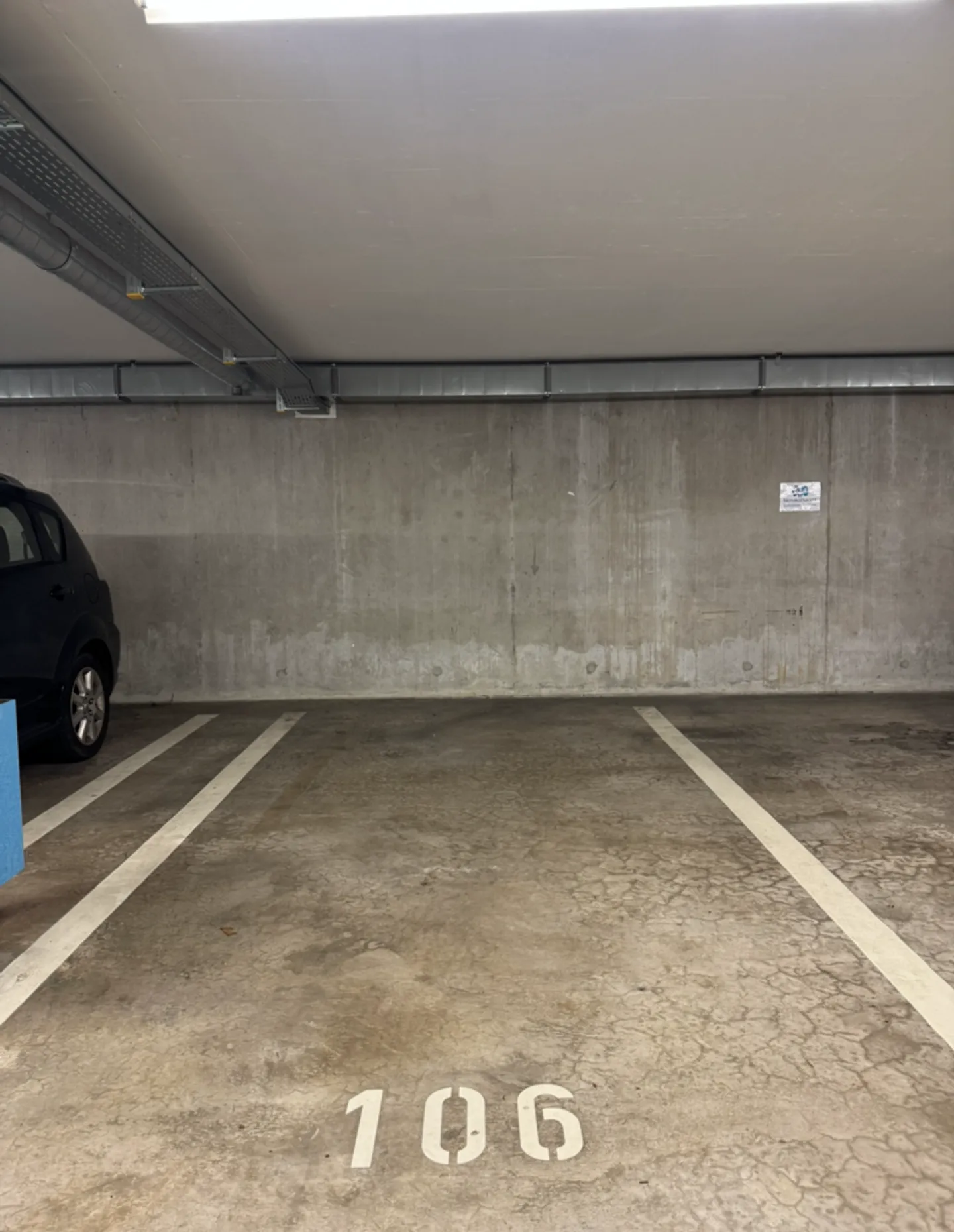 Outdoor parking space for rent - Photo 2 of 3