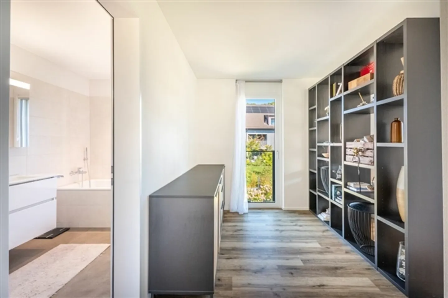 Appartamento 4.5 locali in una posizione fiscalmente vantaggiosa con loggia - Foto 8 di 15