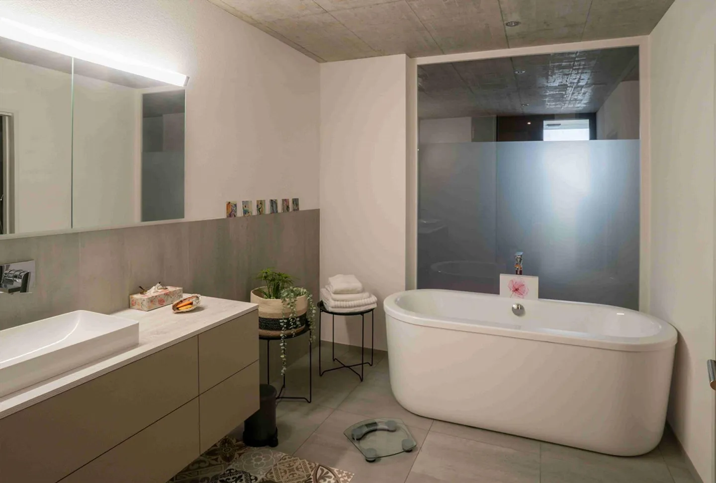 Space, Design and View at its Finest on Muniberg - Photo 4 of 12