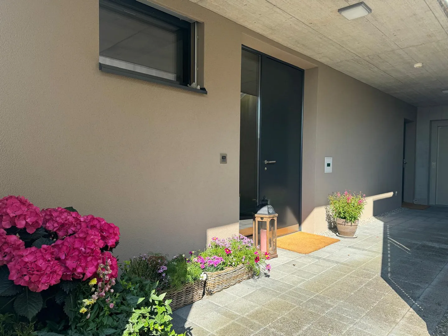 Space, Design and View at its Finest on Muniberg - Photo 10 of 12