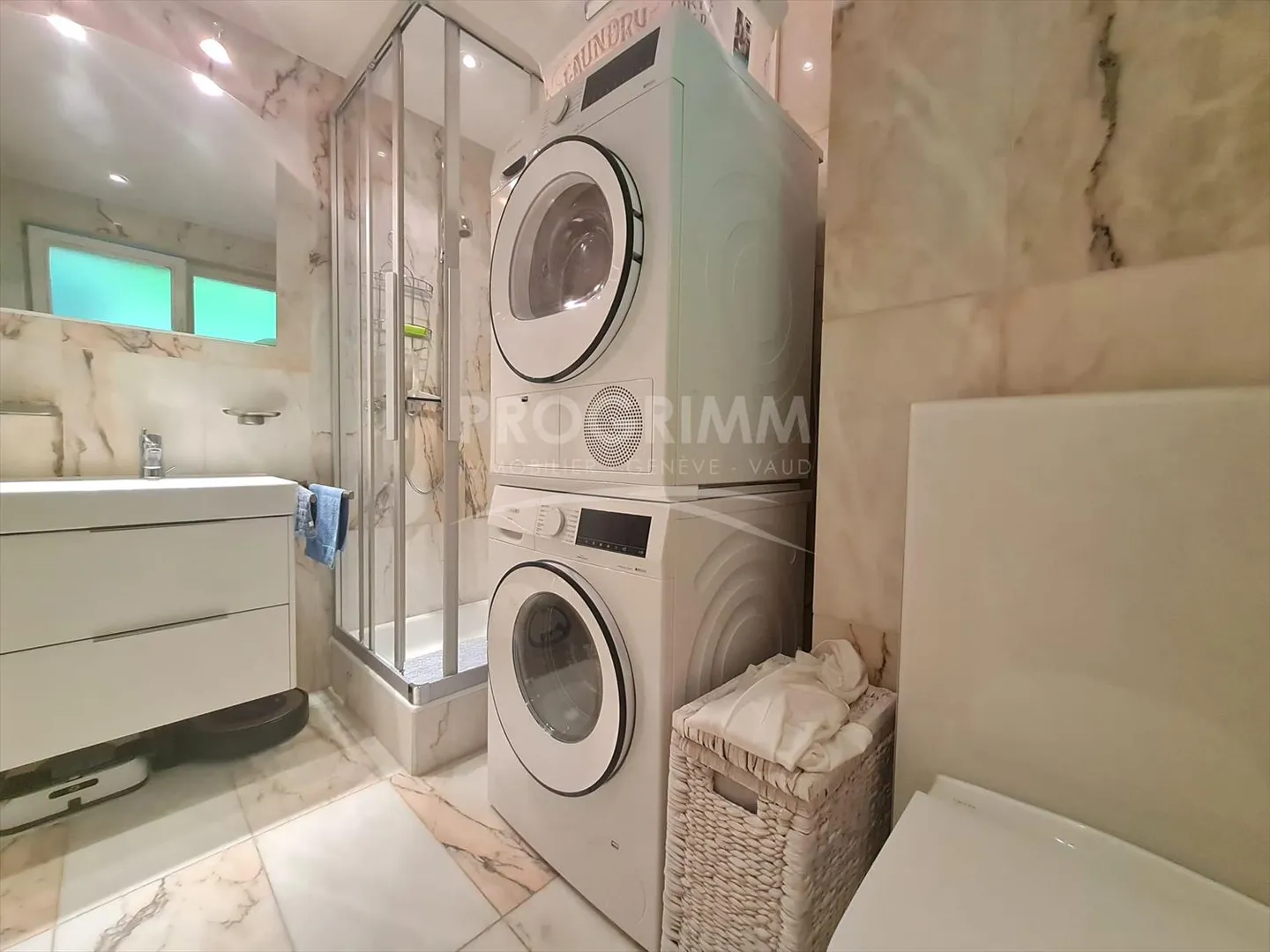 Raro: Attico 4.5 stanze - vista mozzafiato - 2 posti auto - Foto 10 di 10