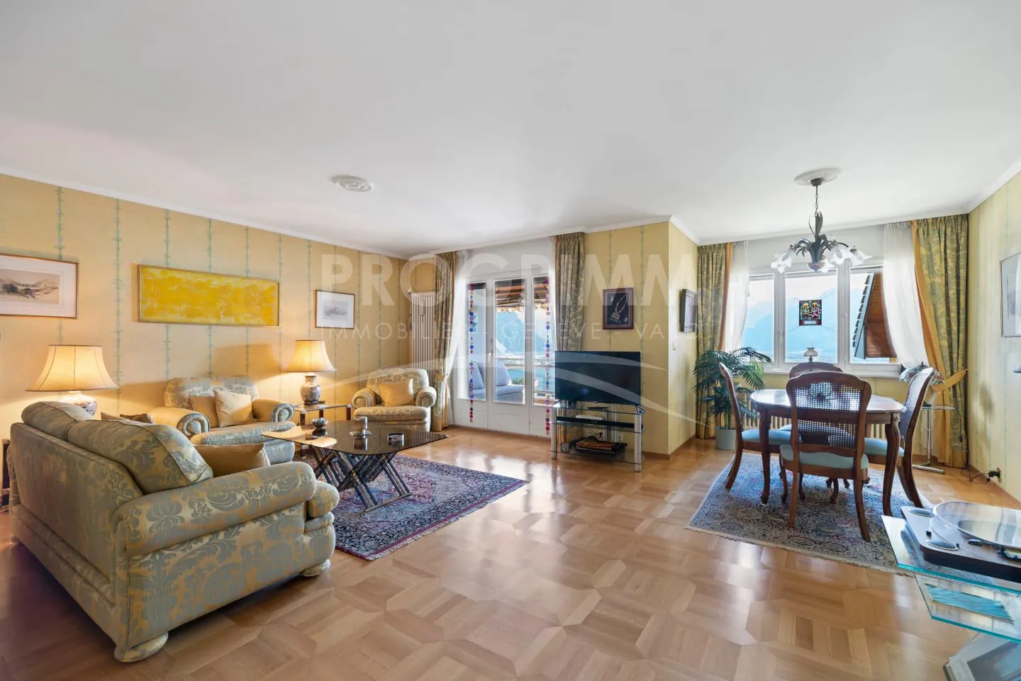 Raro: Attico 4.5 stanze - vista mozzafiato - 2 posti auto - Foto 3 di 10