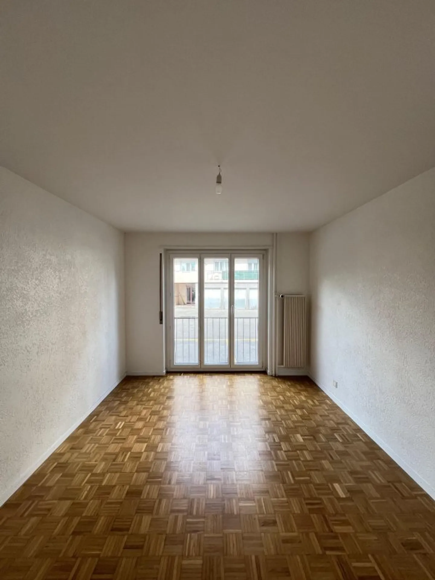 01404 - 3-room apartment - Sous-les-Vignes 6 - ST-BLAISE - Photo 2 of 5