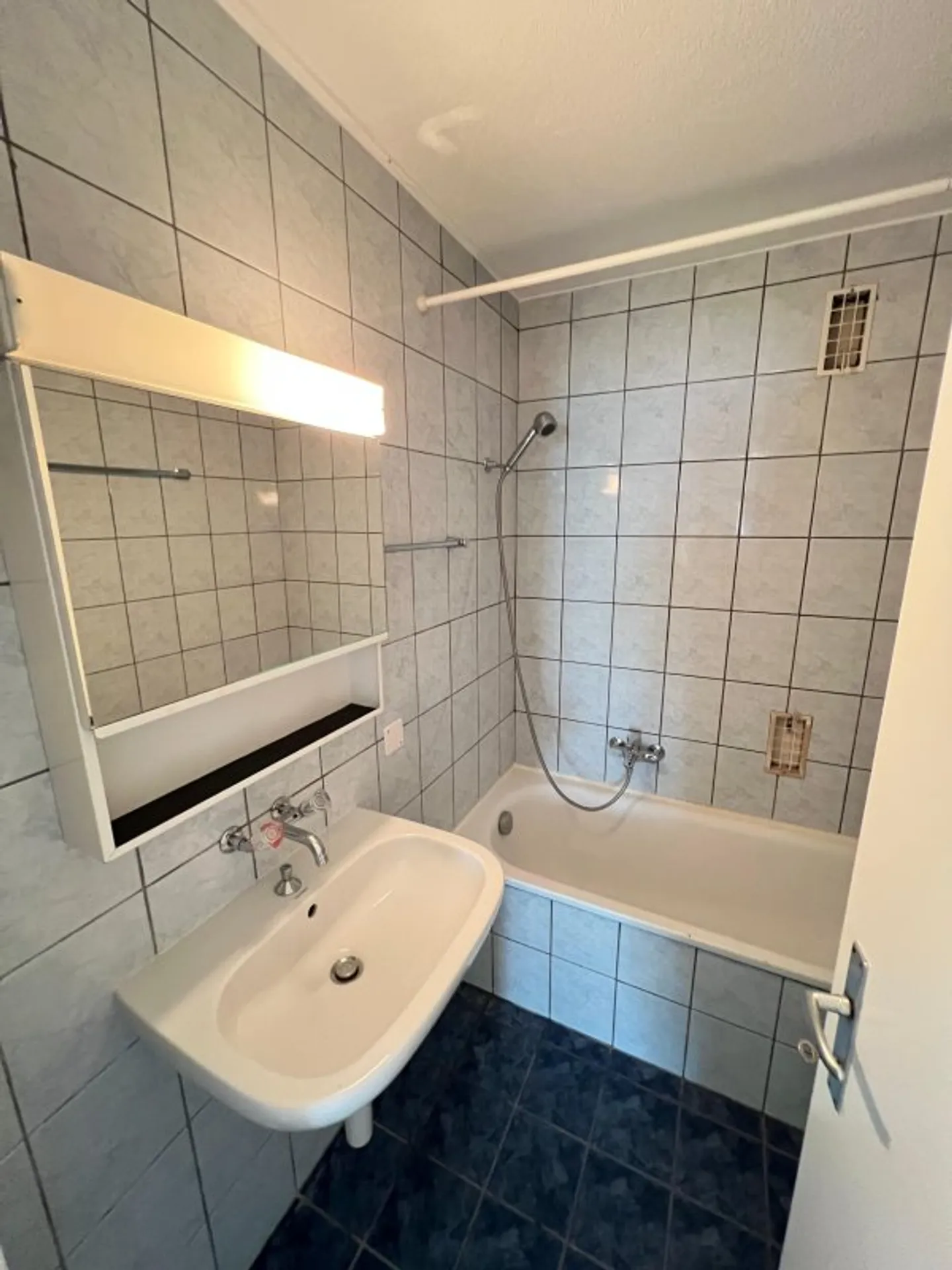 01404 - 3-room apartment - Sous-les-Vignes 6 - ST-BLAISE - Photo 5 of 5