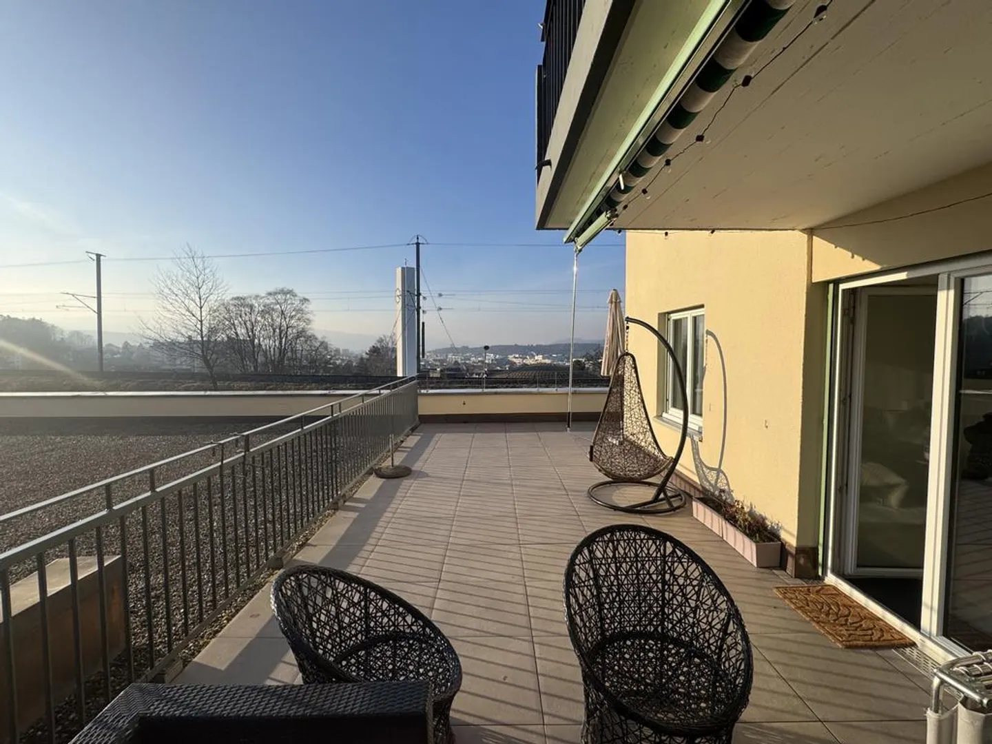 Modernes Apartment mit grosser Terrasse - Foto 2 von 11