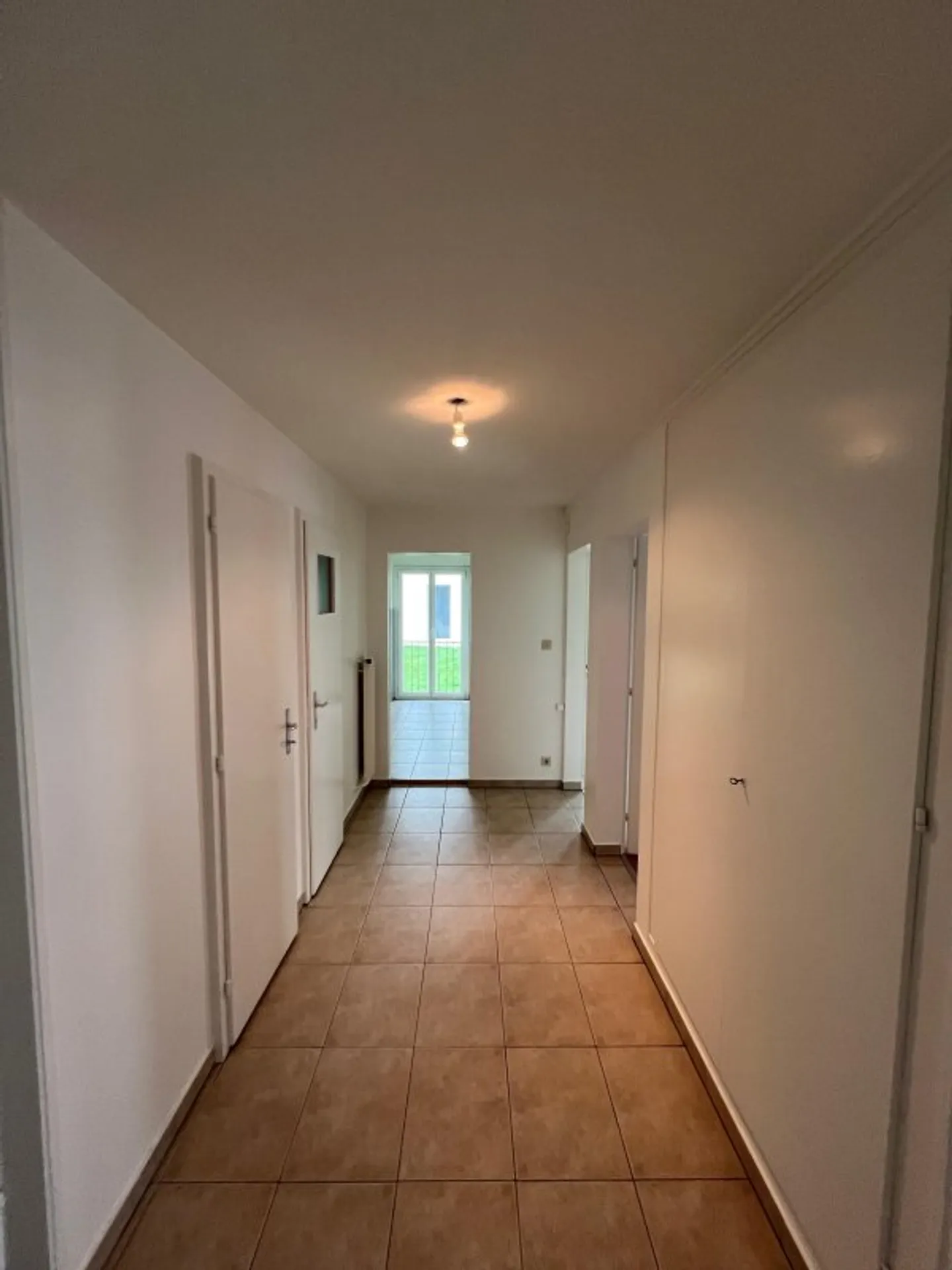 01404 - 3-room apartment - Sous-les-Vignes 6 - ST-BLAISE - Photo 3 of 5