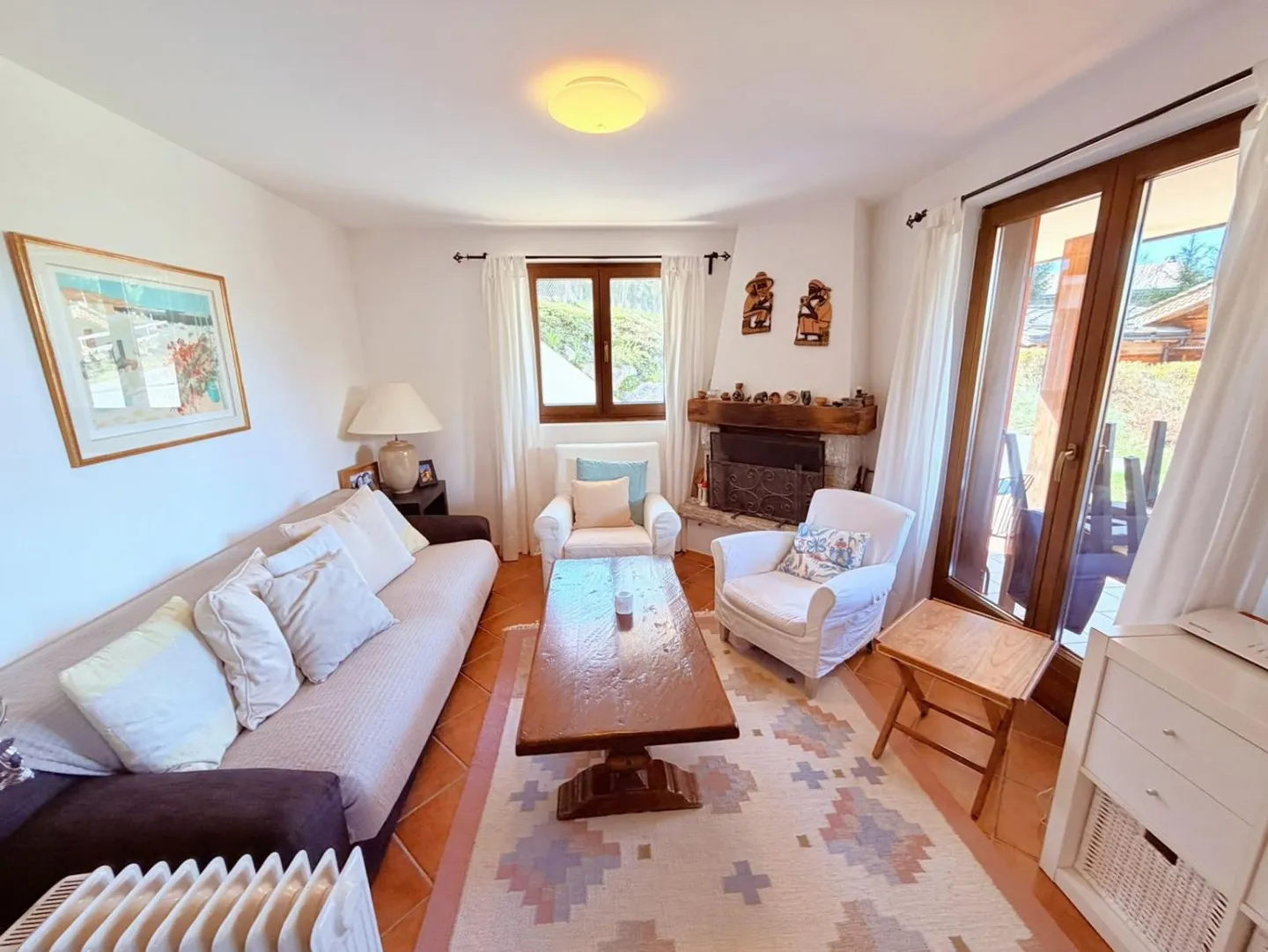 Magnificent 3.5 Room Apartment in Crans-Montana - Spacious & Bright - Quiet Location - Beautiful View - Large Terrace - Photo 1 of 15