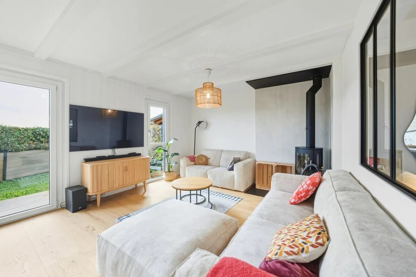 Semi-Detached Villa Fully Renovated in Orbe - Photo 3 of 15