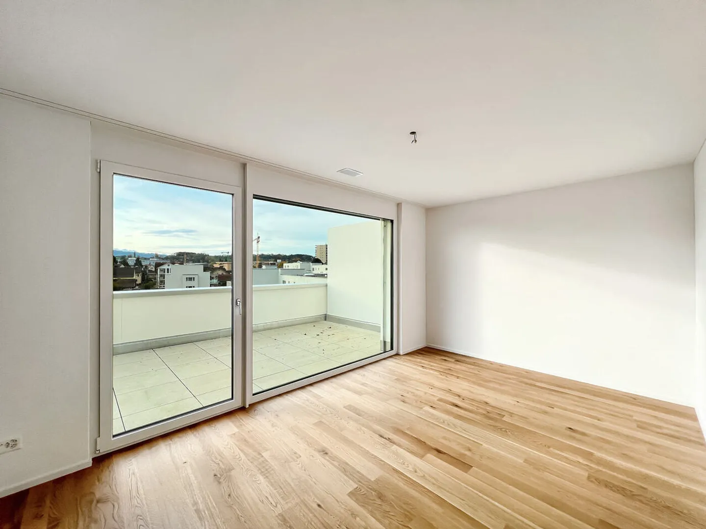 Appartement en attique moderne avec terrasse spacieuse - Photo 7 sur 10