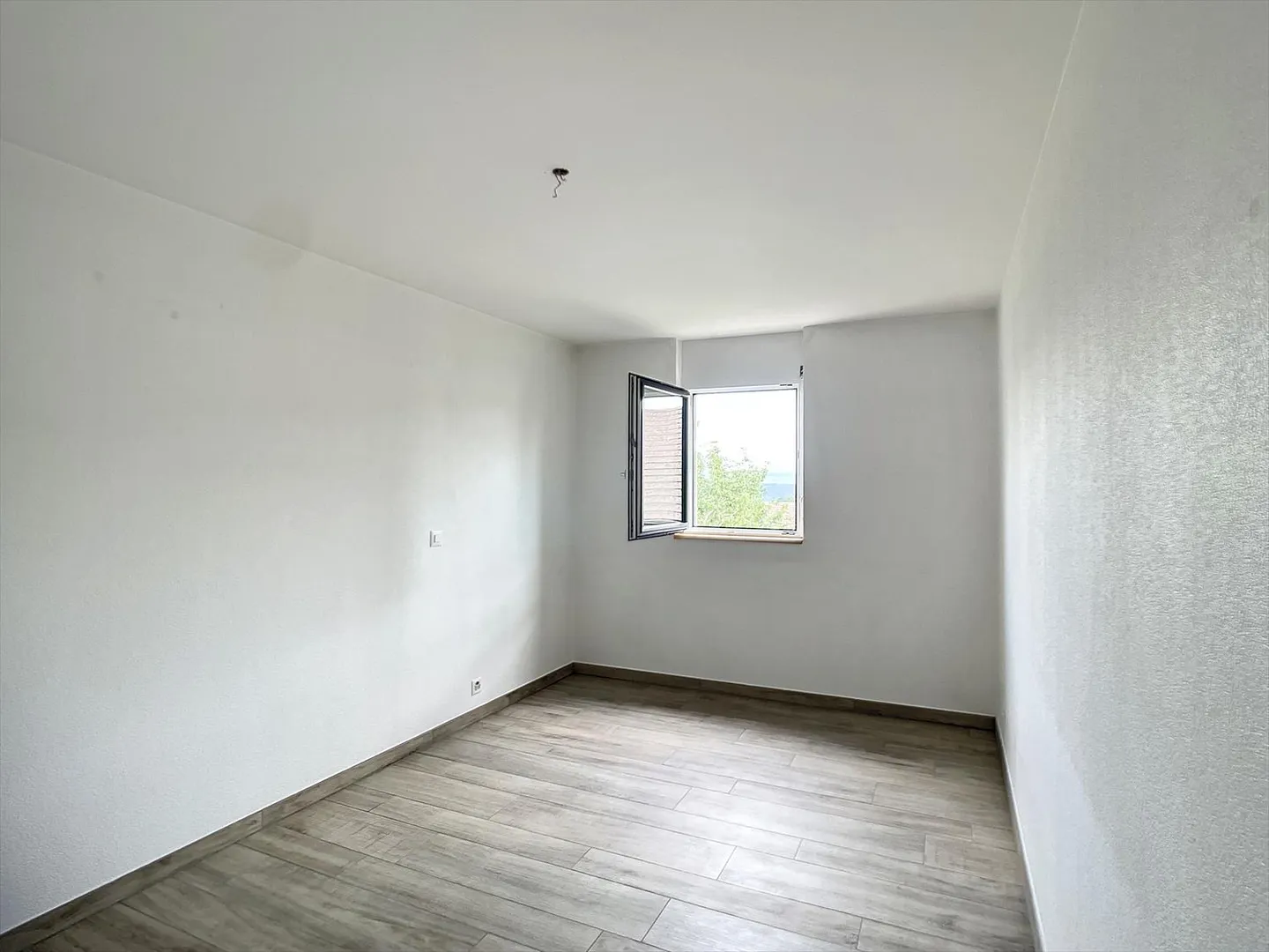 3.5 Room Apartment - Photo 5 of 13