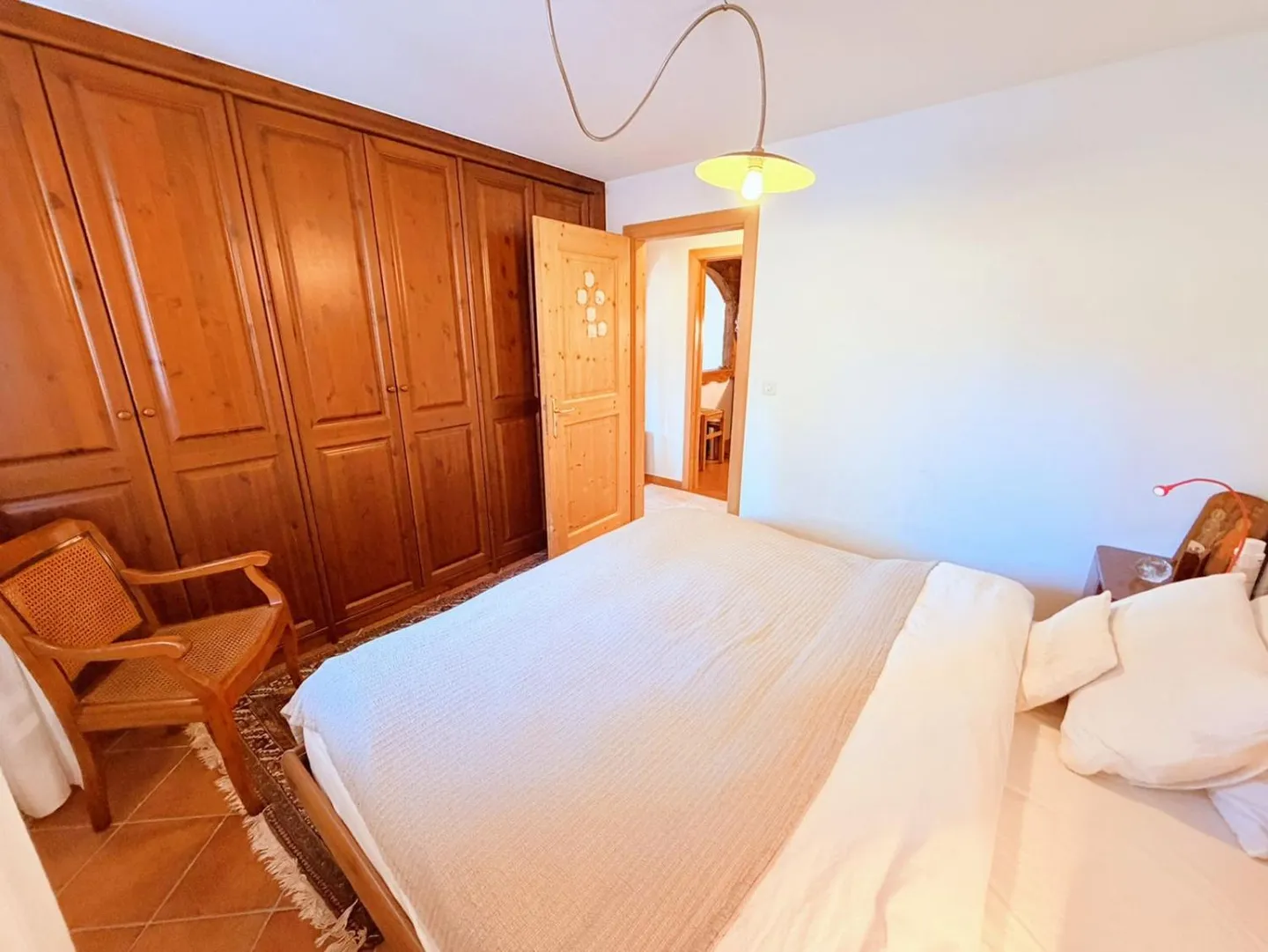 Magnificent 3.5 Room Apartment in Crans-Montana - Spacious & Bright - Quiet Location - Beautiful View - Large Terrace - Photo 10 of 15