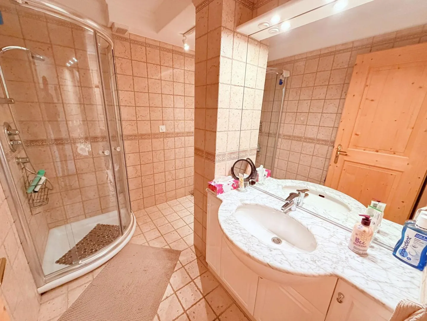 Magnificent 3.5 Room Apartment in Crans-Montana - Spacious & Bright - Quiet Location - Beautiful View - Large Terrace - Photo 11 of 15