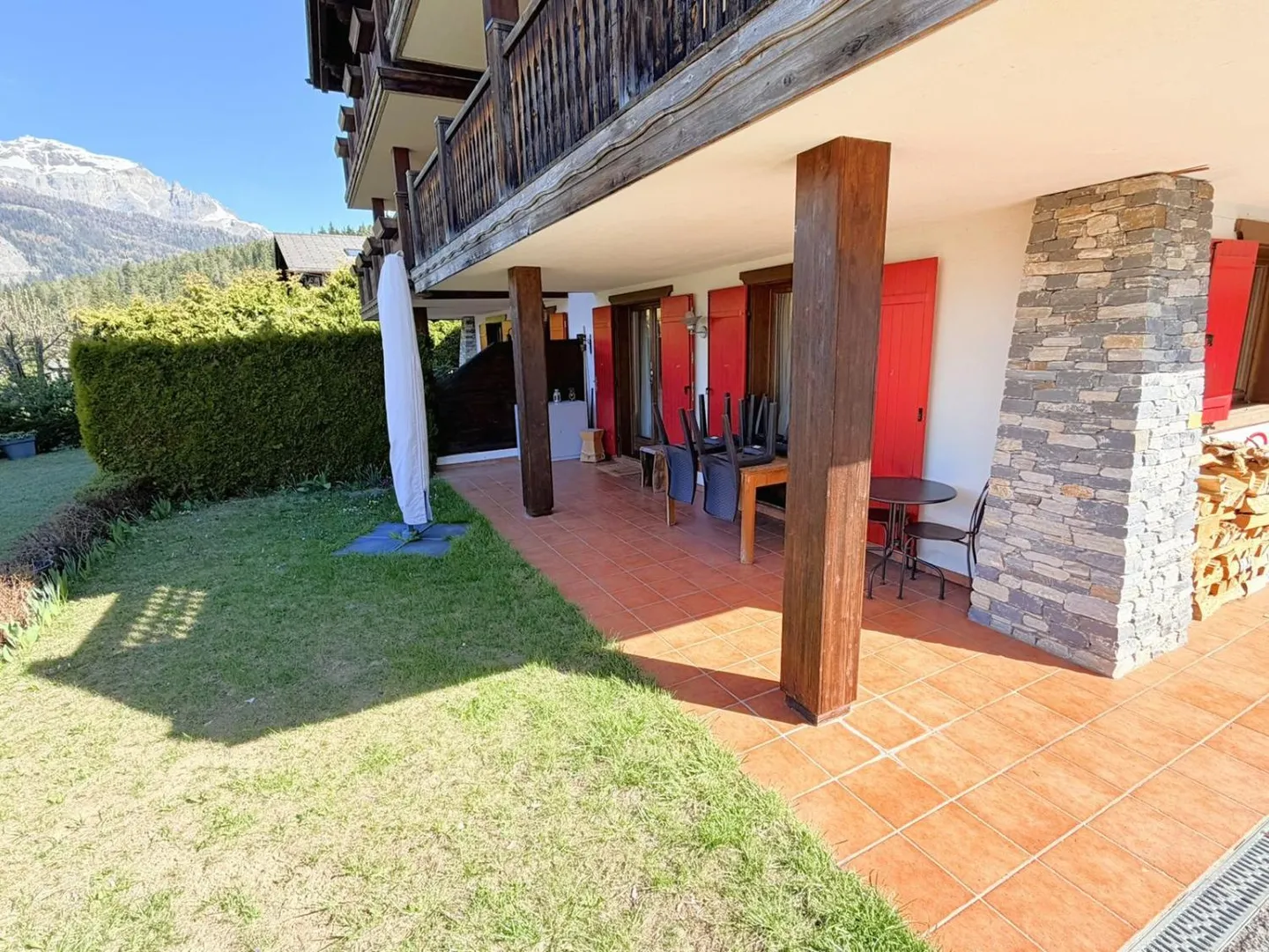 Magnificent 3.5 Room Apartment in Crans-Montana - Spacious & Bright - Quiet Location - Beautiful View - Large Terrace - Photo 13 of 15