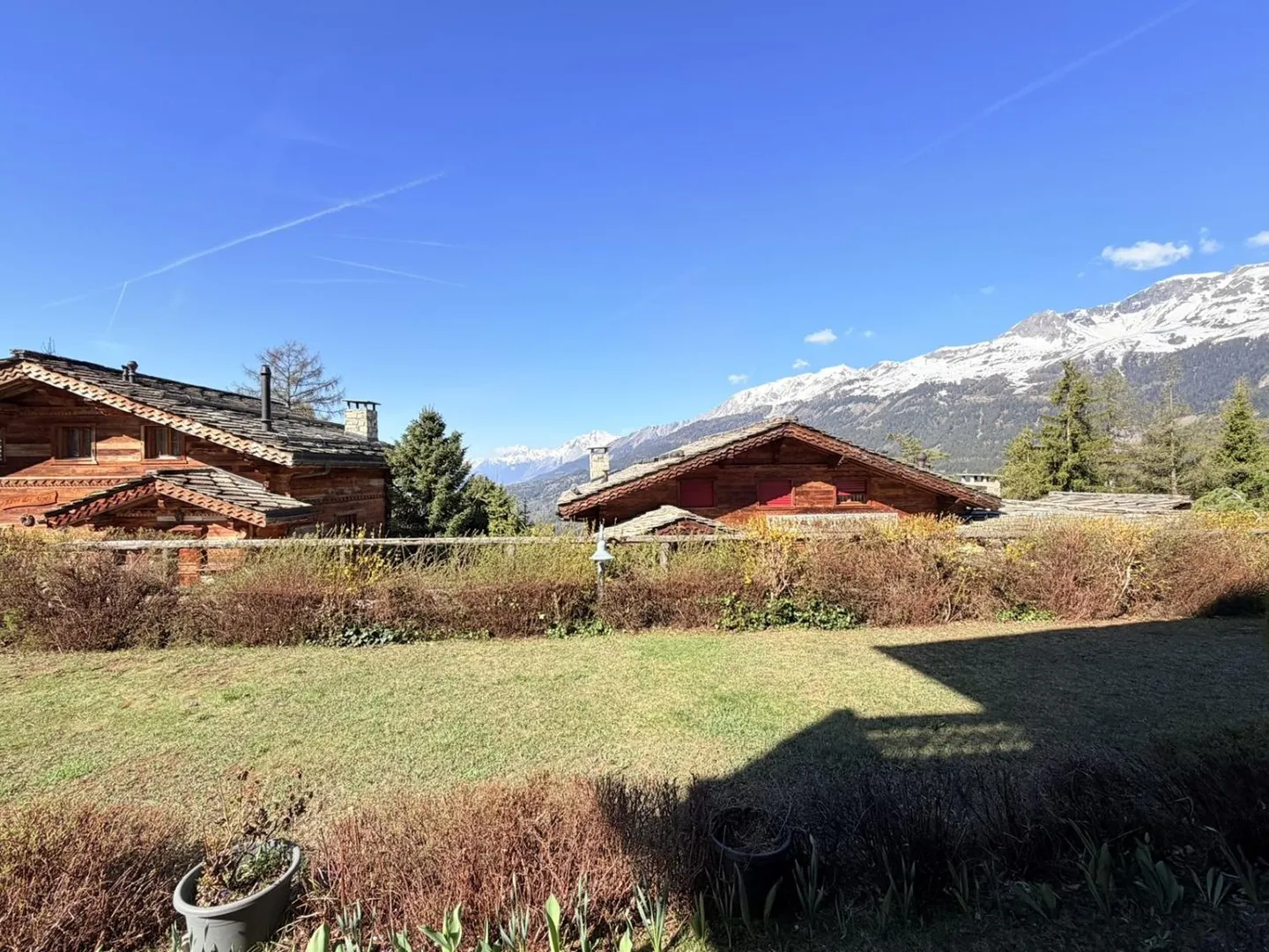 Magnificent 3.5 Room Apartment in Crans-Montana - Spacious & Bright - Quiet Location - Beautiful View - Large Terrace - Photo 14 of 15
