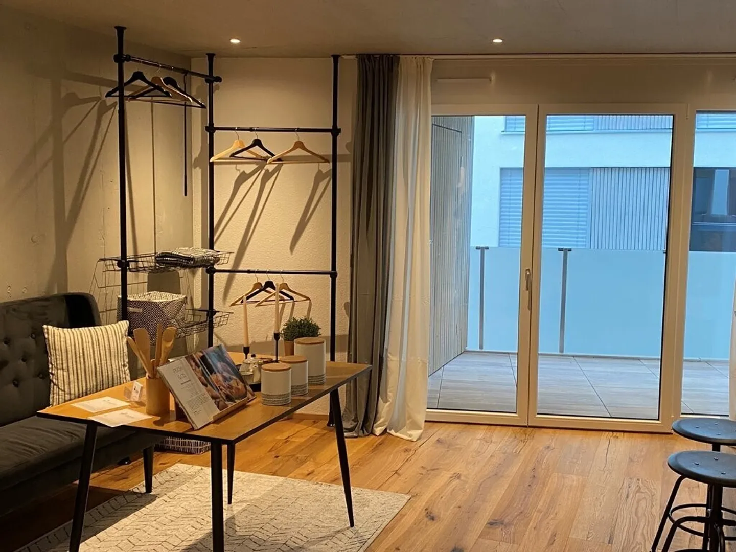 Apartment seeks single - Photo 1 of 8