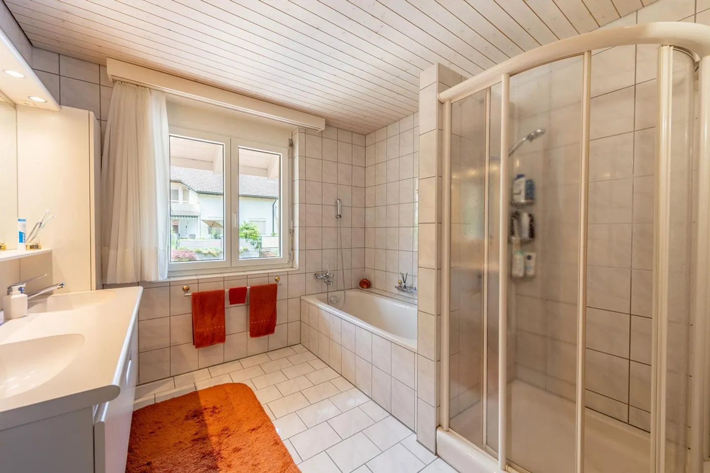 Vivre avec une vue - Maison jumelée bien entretenue avec beau jardin - Photo 8 sur 13