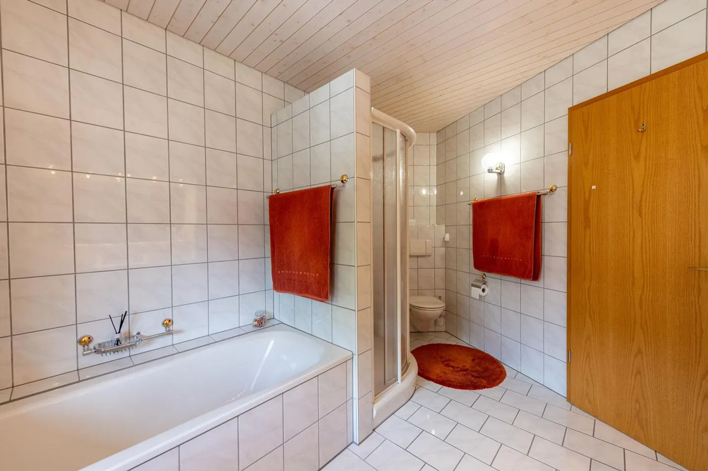 Vivre avec une vue - Maison jumelée bien entretenue avec beau jardin - Photo 9 sur 13