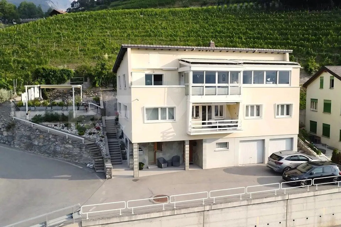 Mehrfamilienhaus mit Weitsicht & Rendite  Wohnen und Investieren i... - Foto 1 von 13