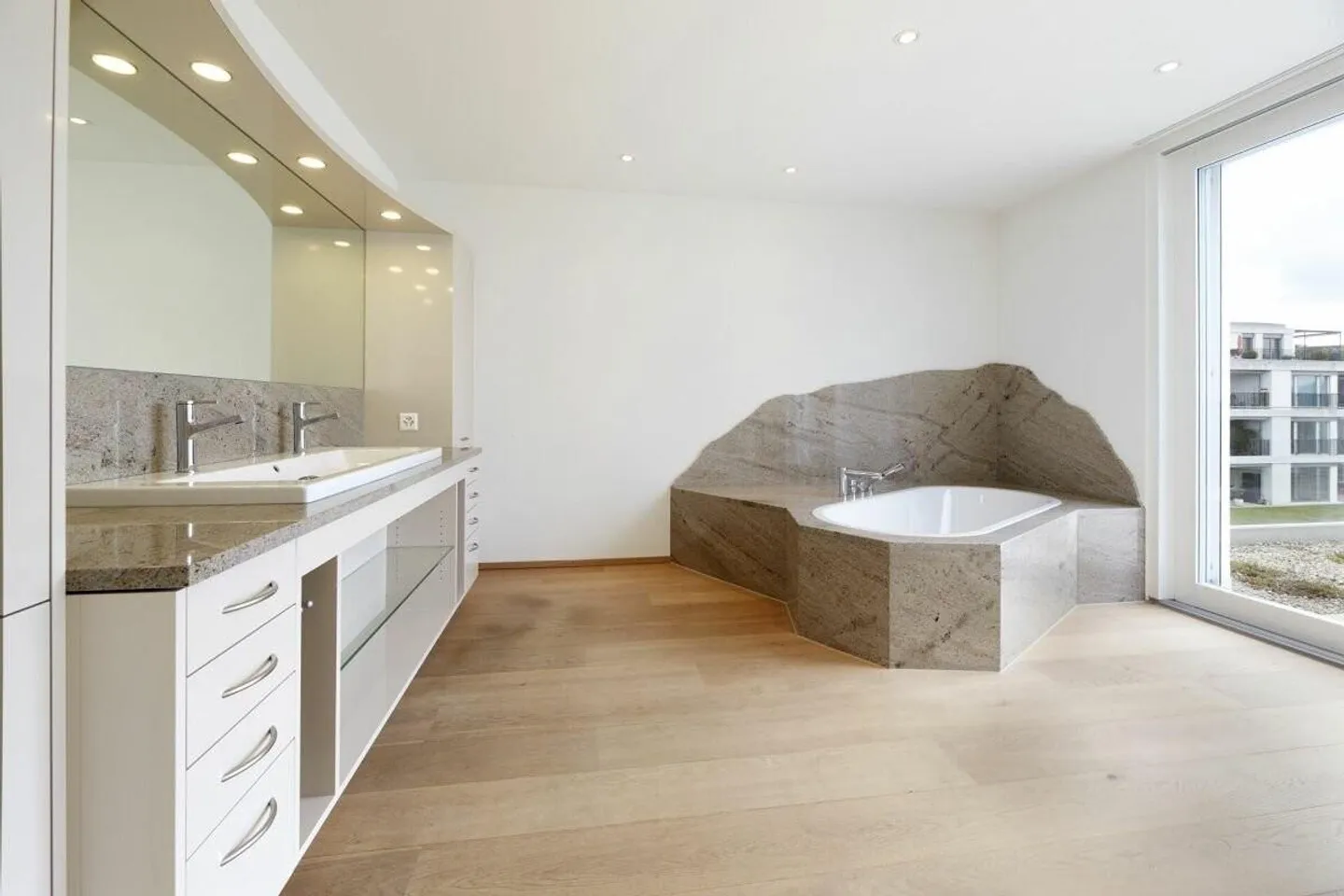 VIVERE SPAZIOSO & MODERNO IN UNA POSIZIONE DESIDERABILE - Foto 8 di 13