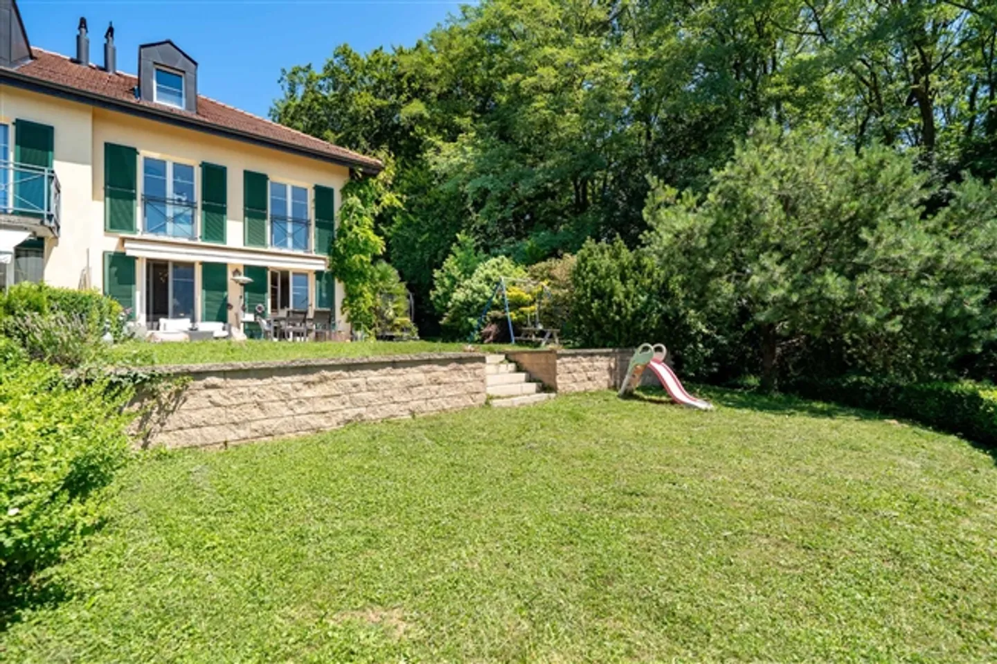 Villa adjacente de 5,5 pièces avec vue imprenable sur le lac Léman - Photo 2 sur 12