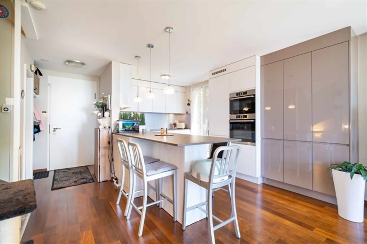 Villa adjacente de 5,5 pièces avec vue imprenable sur le lac Léman - Photo 4 sur 12