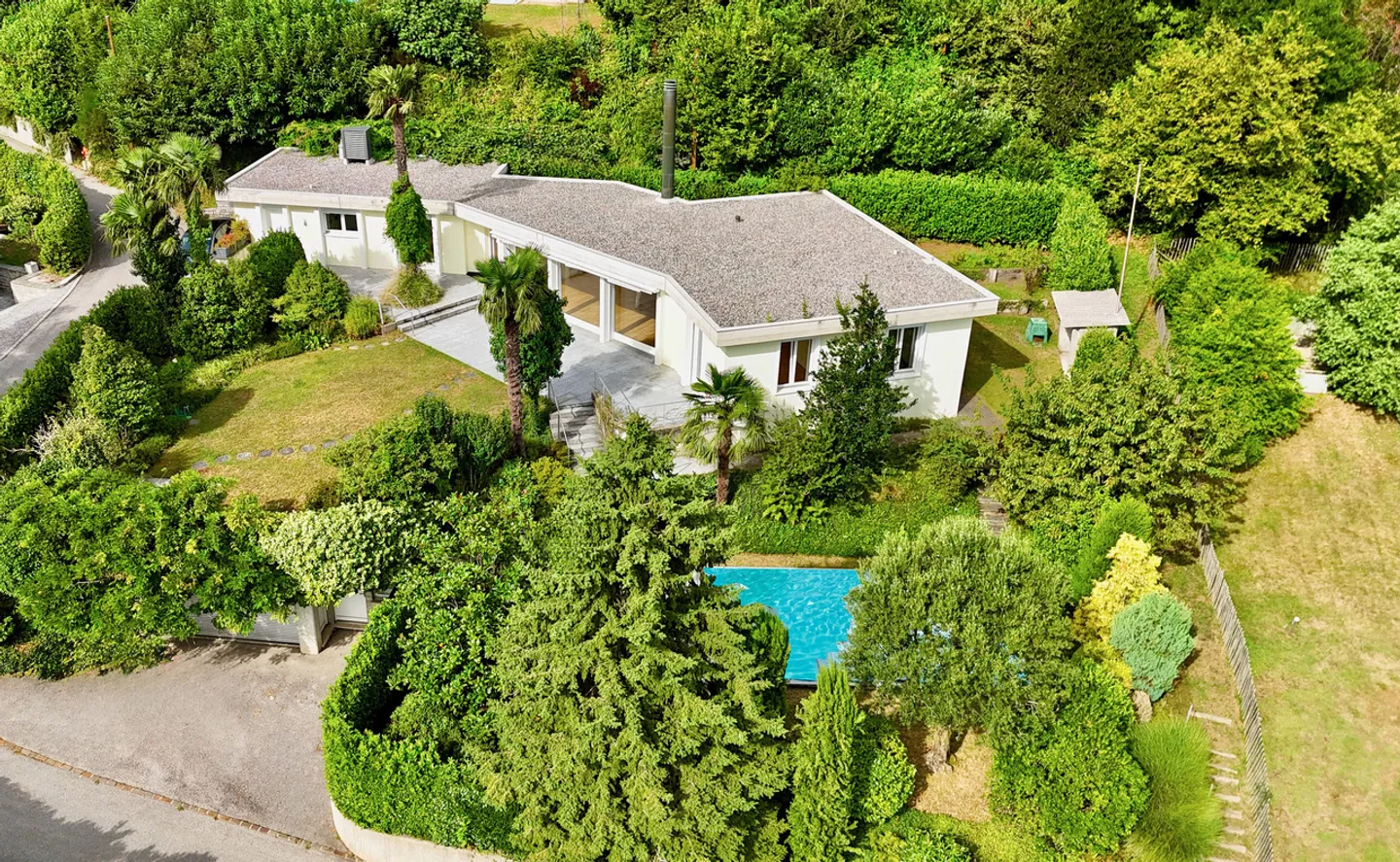 Villa avec piscine et vue sur le lac de Lugano et les montagnes environnantes - Photo 1 sur 17