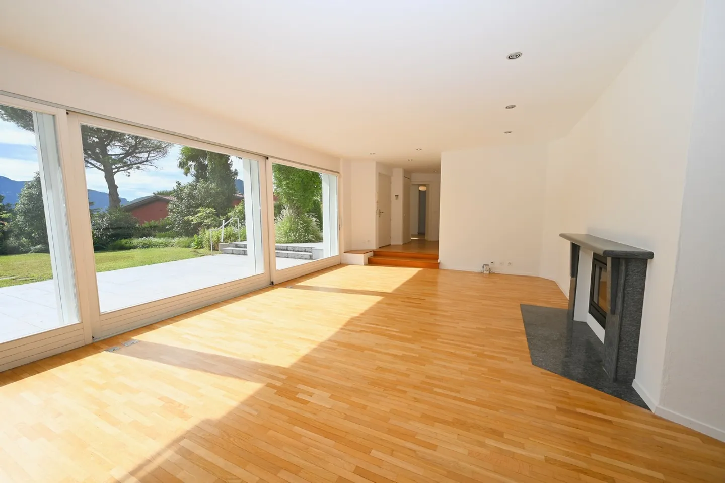 Villa avec piscine et vue sur le lac de Lugano et les montagnes environnantes - Photo 7 sur 17