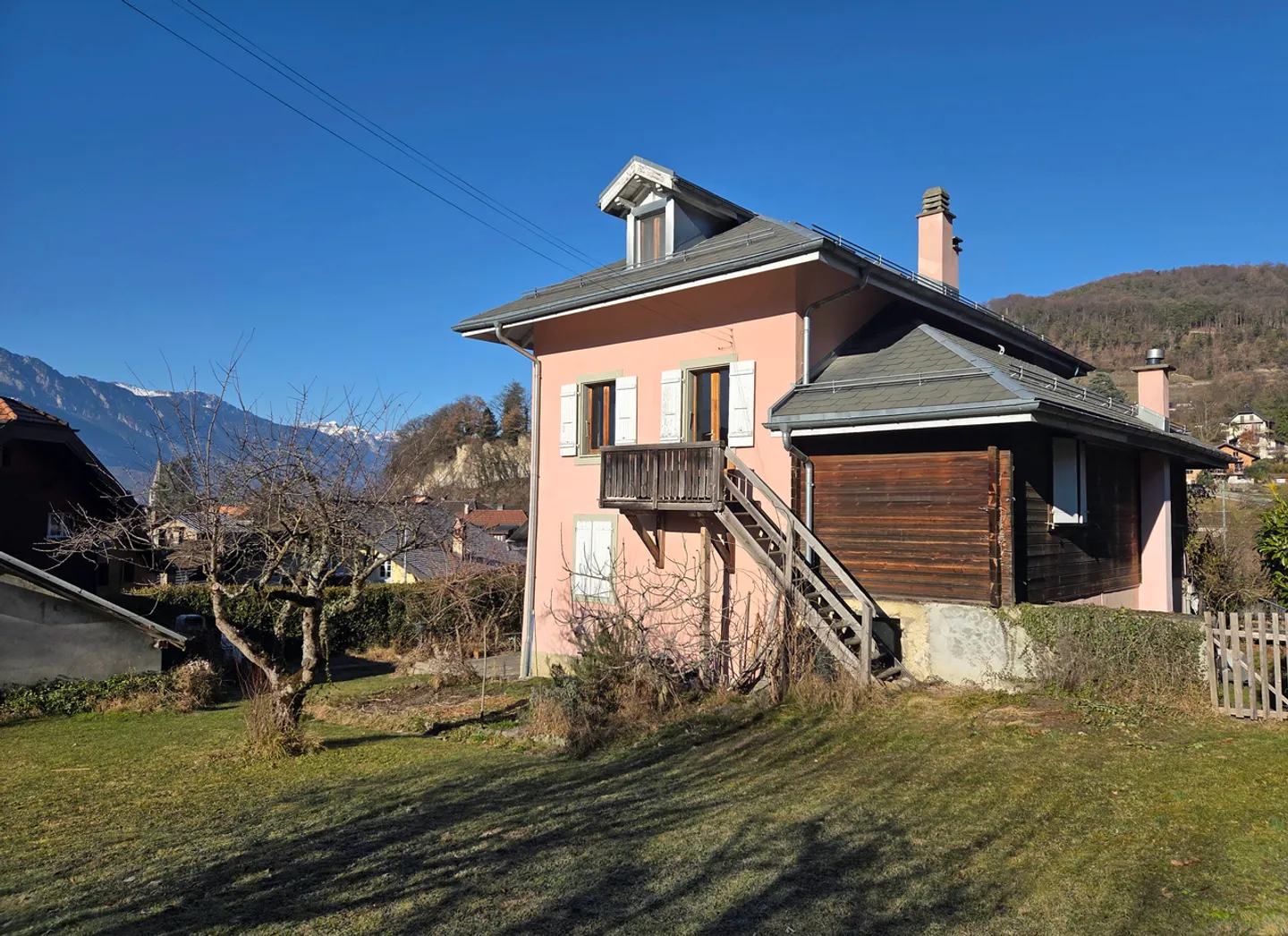 Charmante maison de village avec 3 appartements, grand jardin et belle vue ! - Photo 4 sur 13