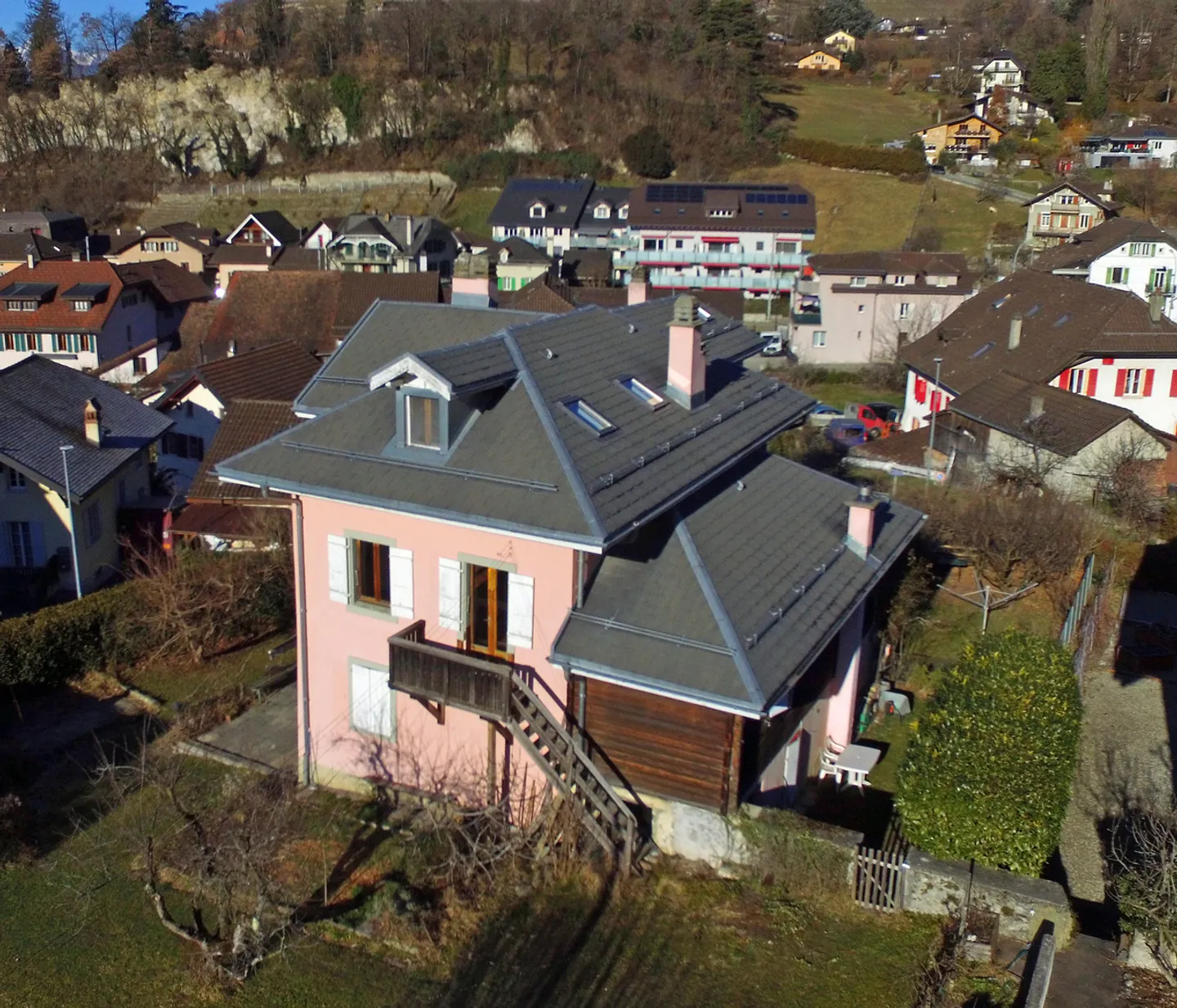 Charmante maison de village avec 3 appartements, grand jardin et belle vue ! - Photo 5 sur 13