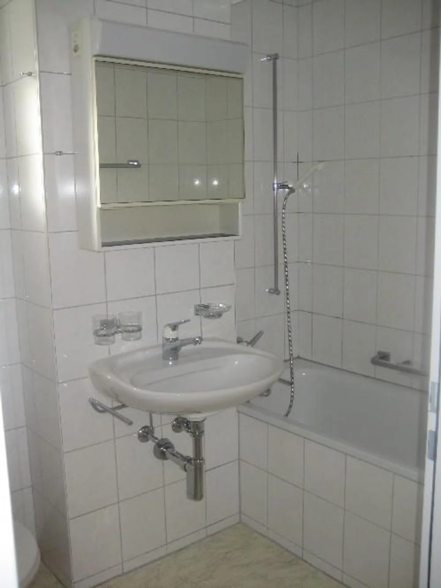 Spacious Family Apartment - Photo 3 of 4