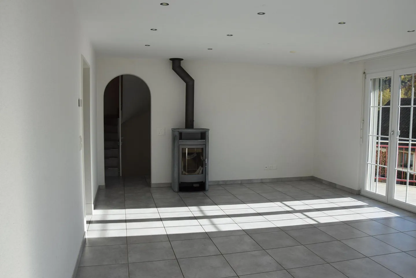 Well-maintained semi-detached family house with double garage - Photo 11 of 13