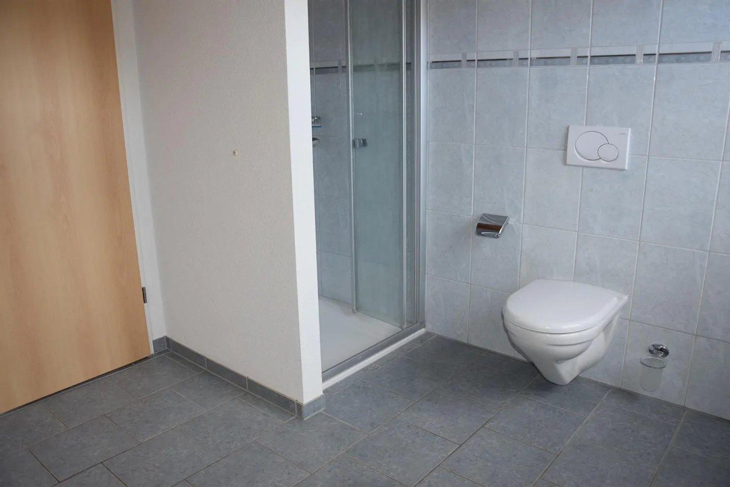 Well-maintained semi-detached family house with double garage - Photo 13 of 13