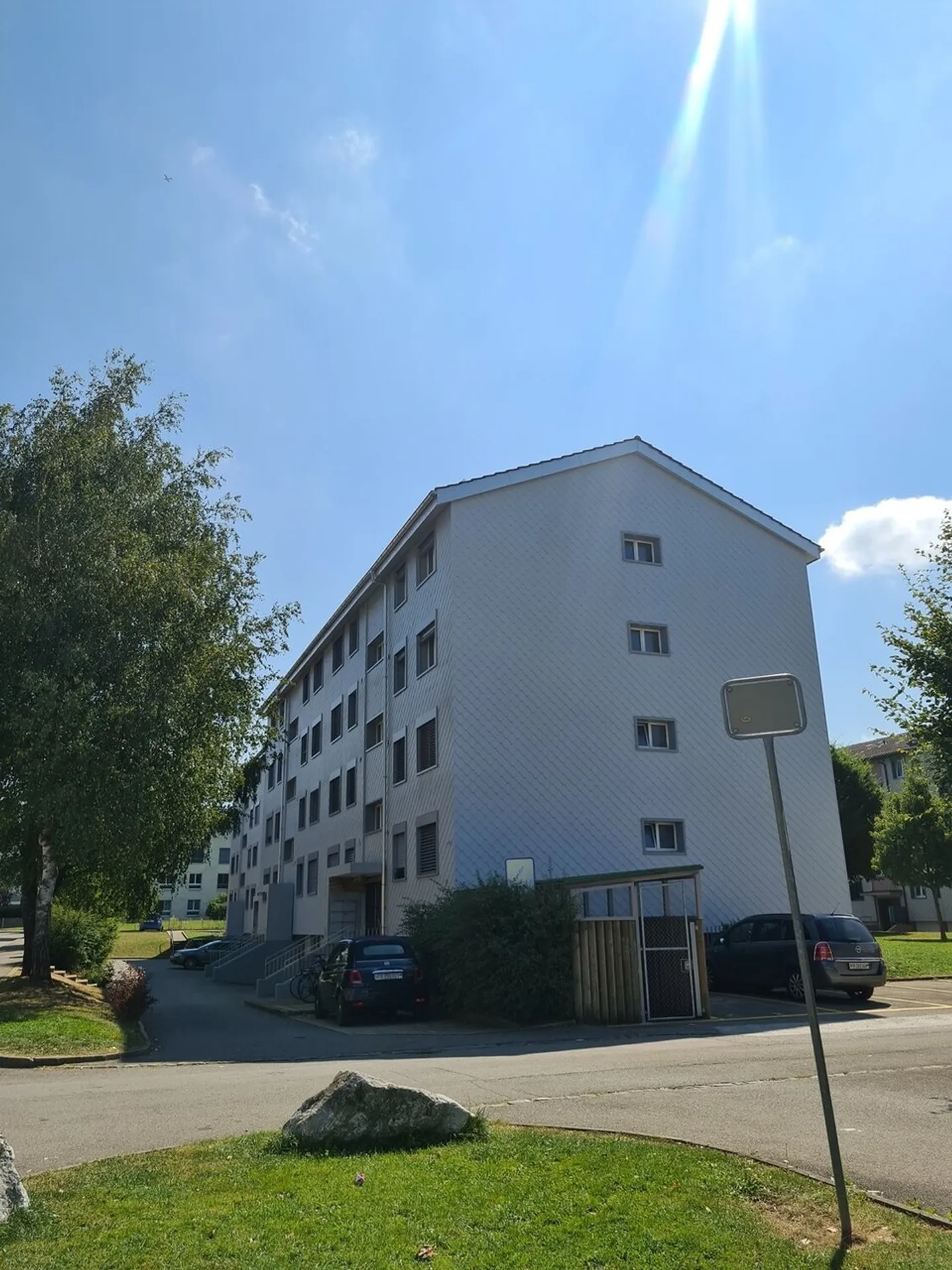 Beautiful functional and charming 3-room apartment - close to all amenities - Photo 2 of 9