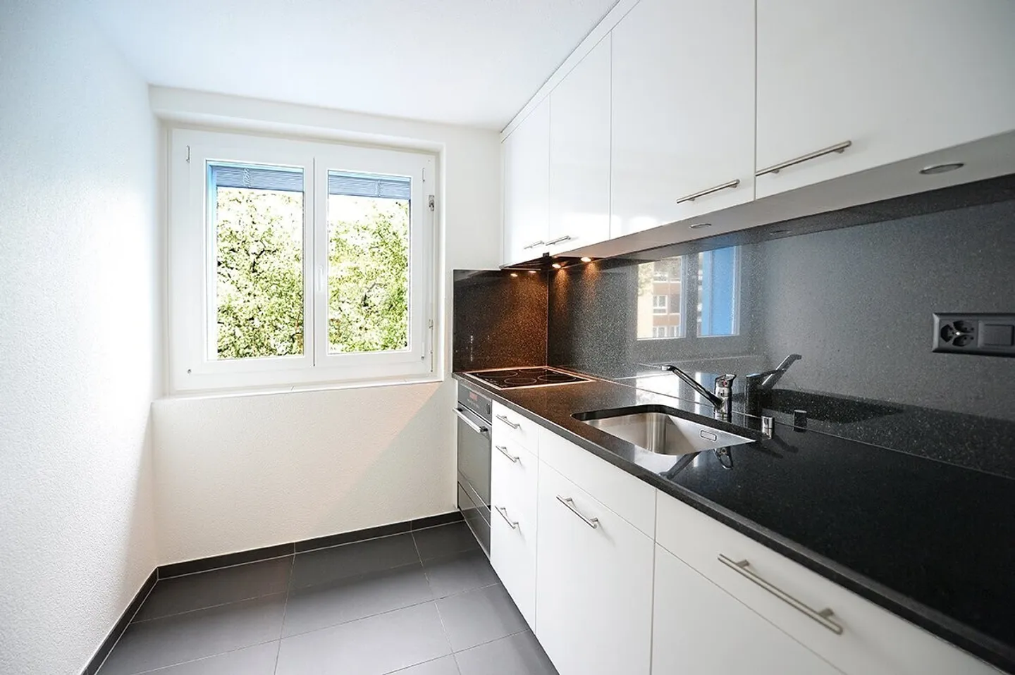 Beautiful functional and charming 3-room apartment - close to all amenities - Photo 3 of 9