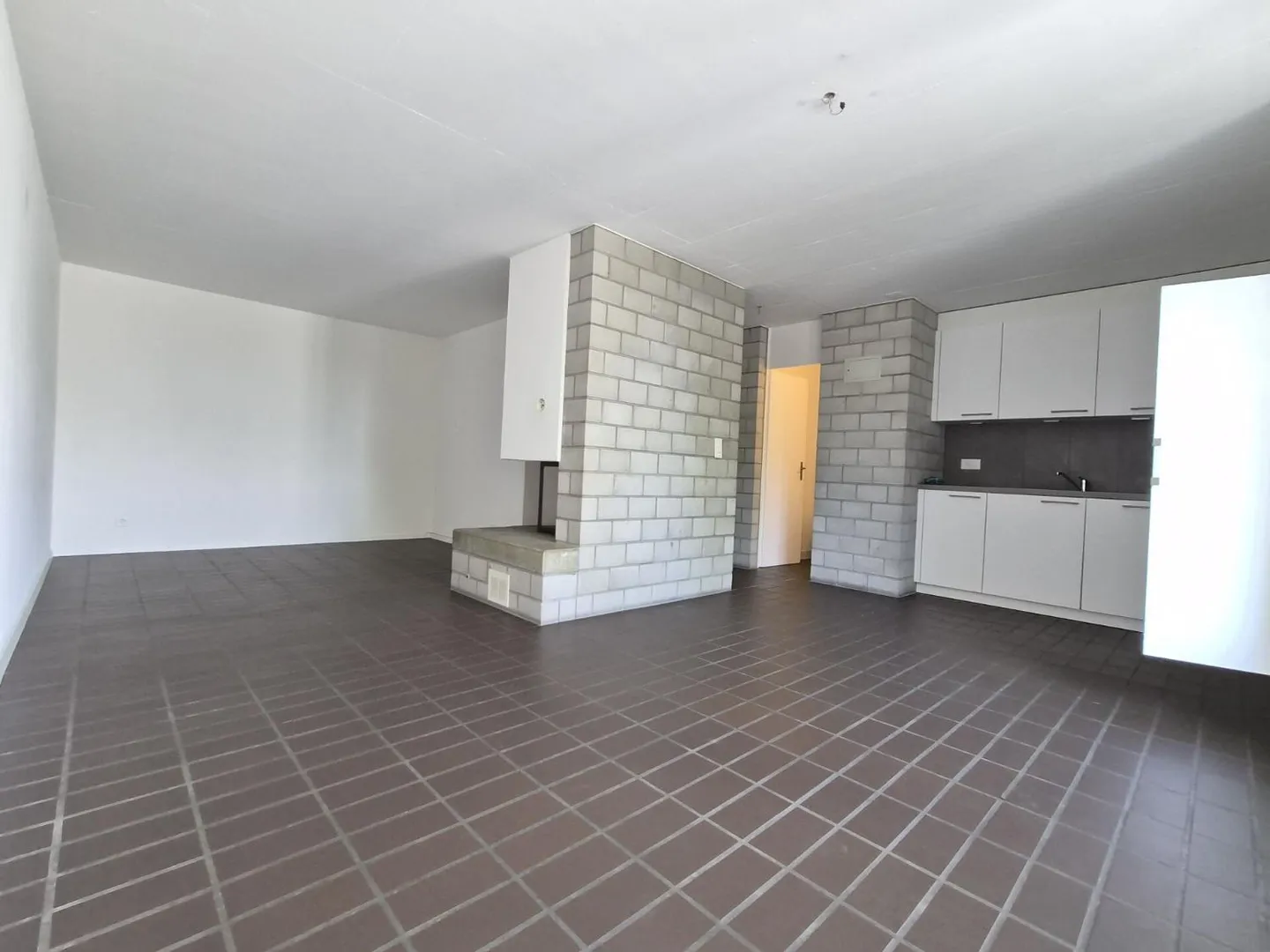 4-room apartment on the 1st floor - Photo 1 of 8