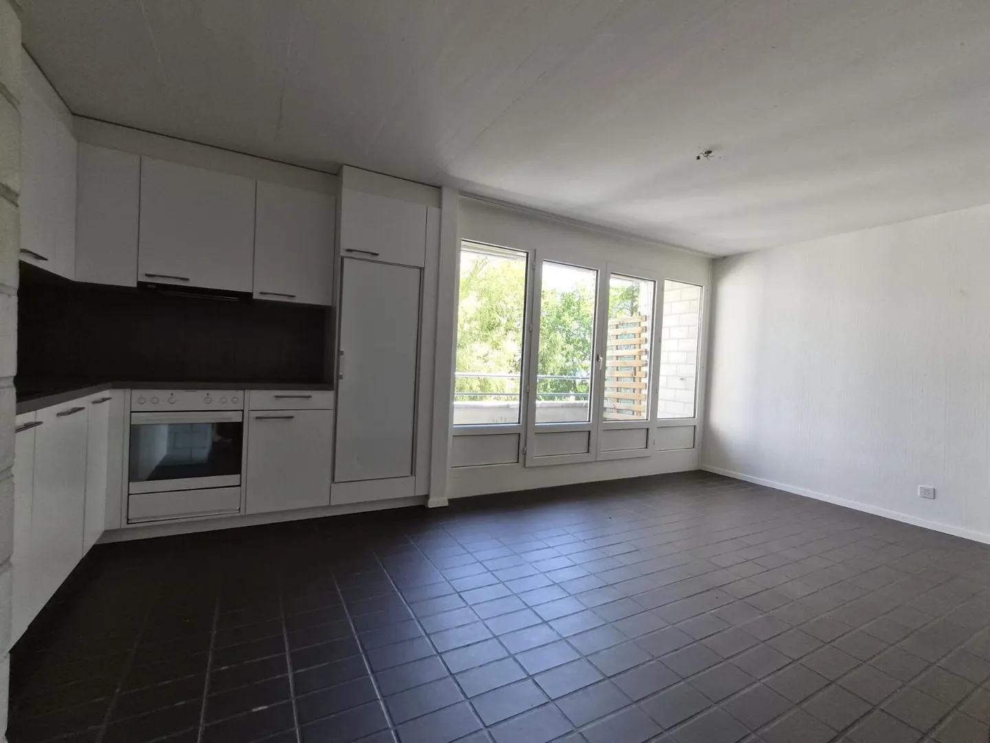 4-room apartment on the 1st floor - Photo 3 of 8