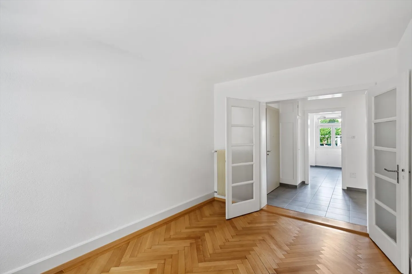 Bright Apartment - Photo 2 of 7