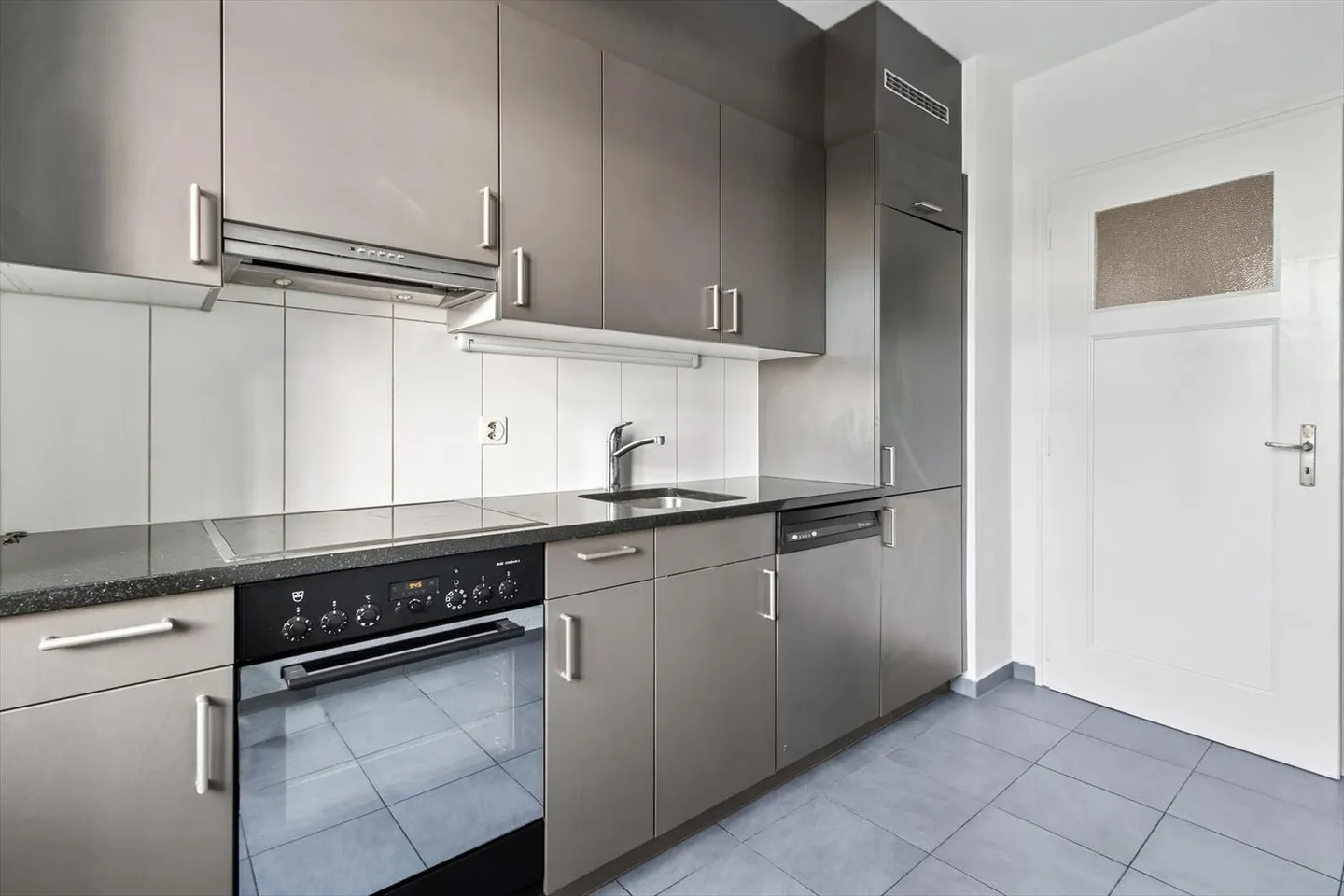 Bright Apartment - Photo 3 of 7