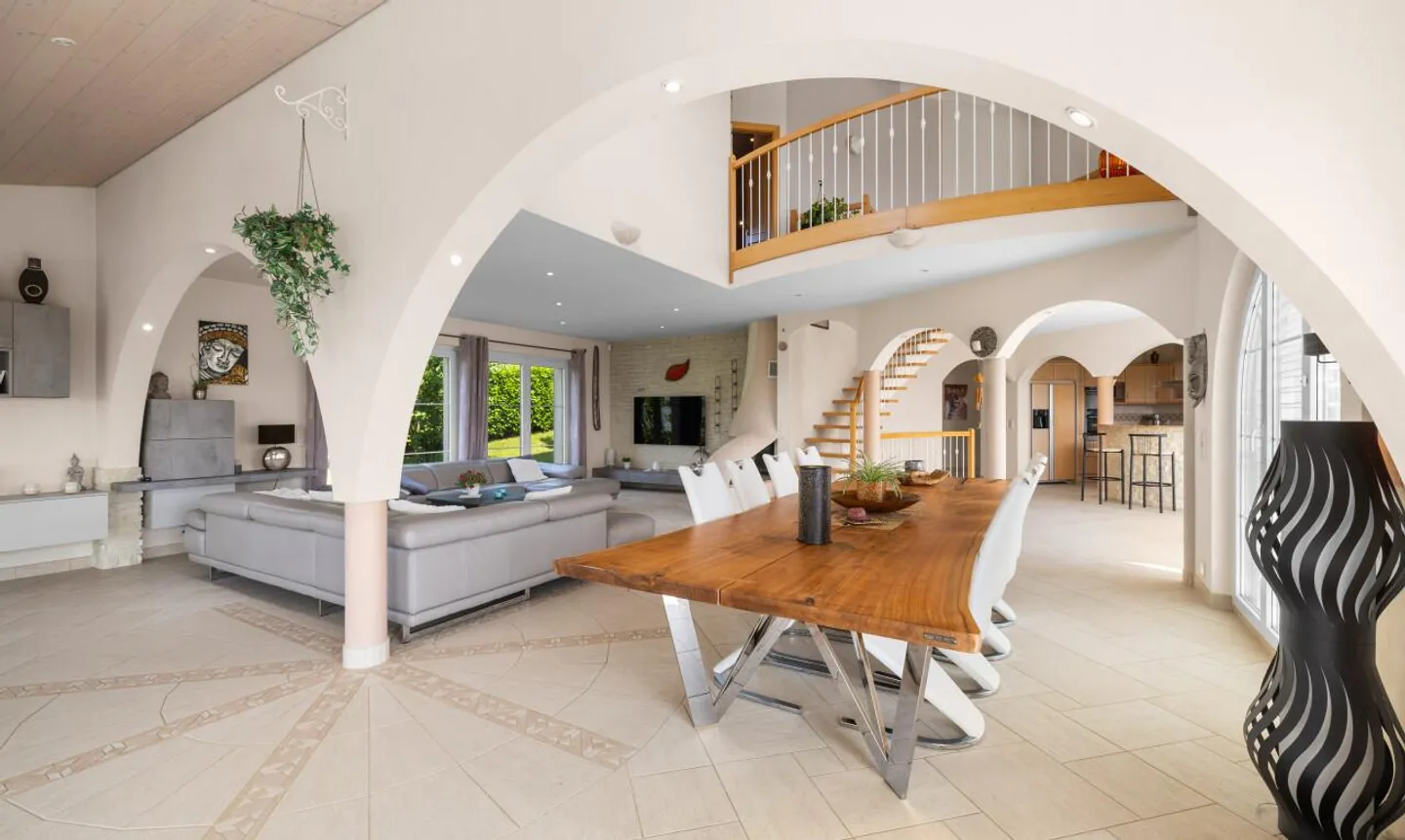 Außergewöhnliches Haus mit beheiztem Pool! - Foto 5 von 13