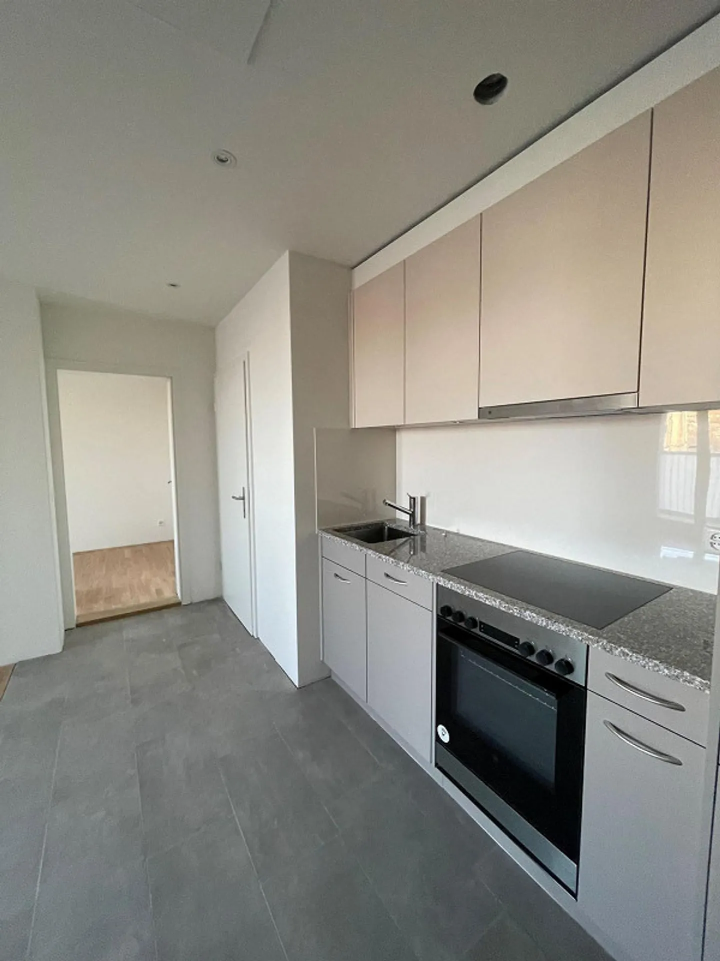 Appartamento moderno di 2 locali in posizione centrale - Foto 2 di 7