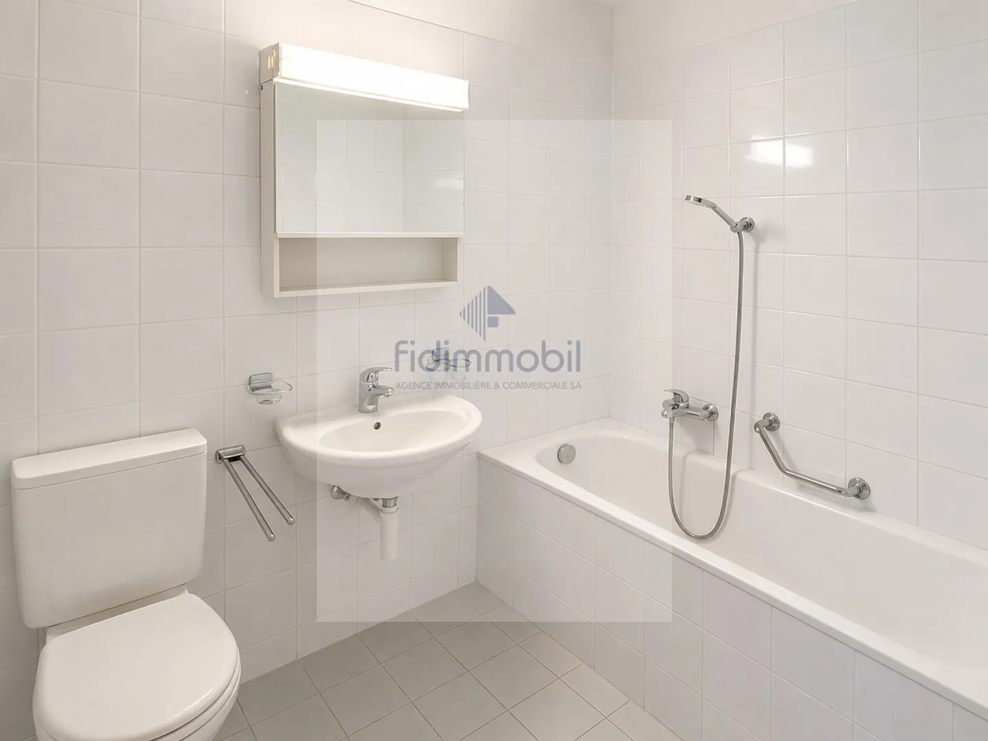 Spacious 4-room apartment with balcony and parking space - Photo 4 of 7