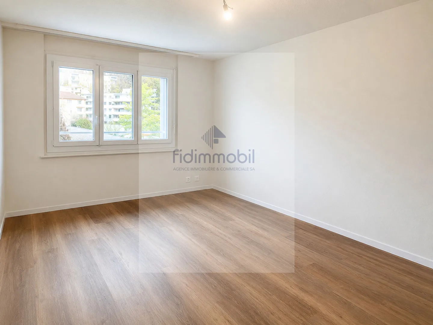 Spacious 4-room apartment with balcony and parking space - Photo 5 of 7