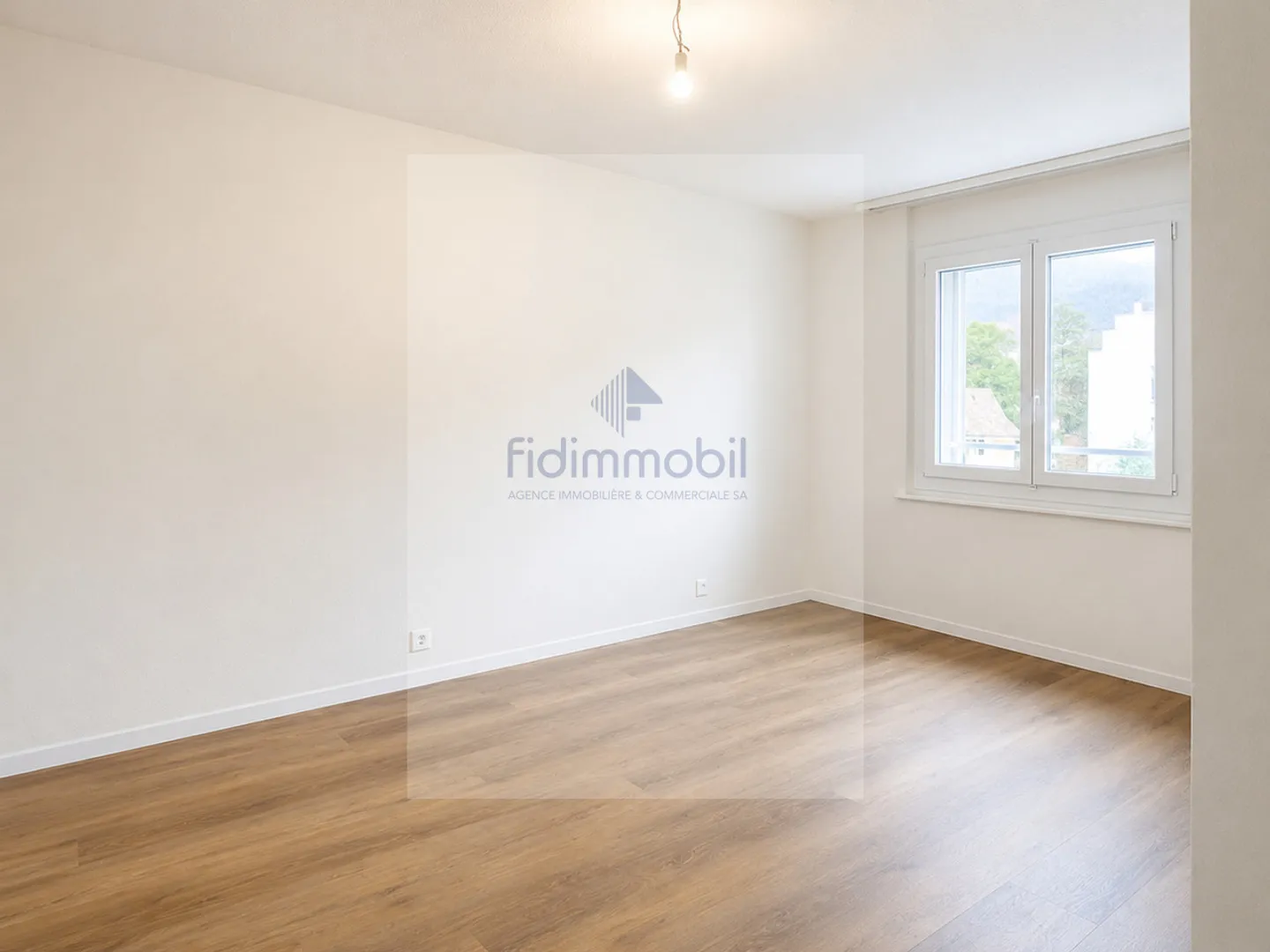 Spacious 4-room apartment with balcony and parking space - Photo 6 of 7