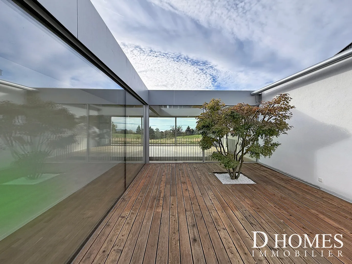 Contemporary Villa with Lake View - Photo 2 of 14