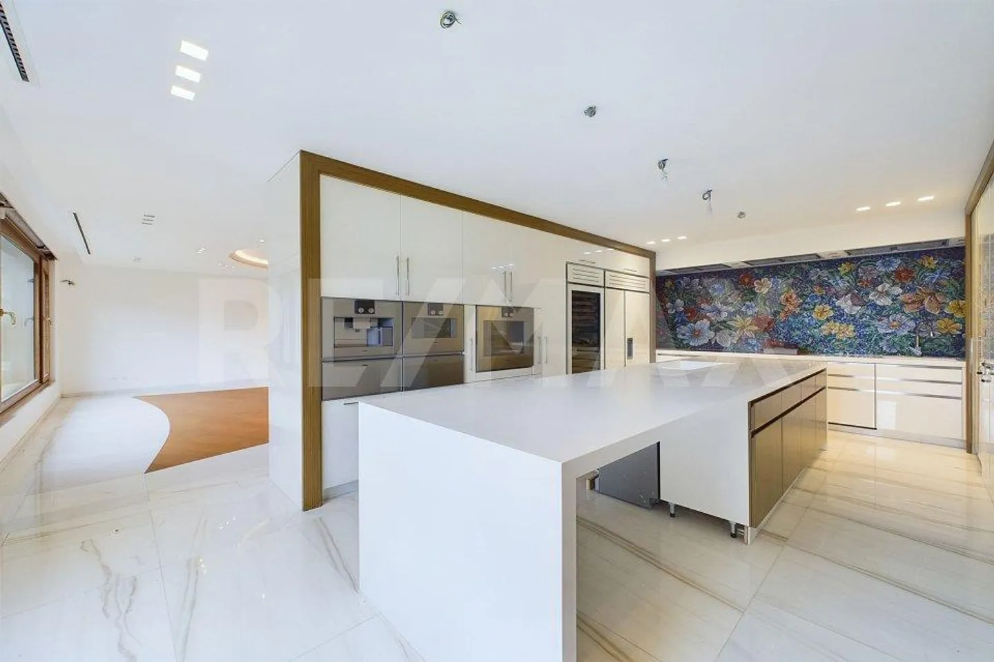 Villa Mediterranea Elegante con Grande Giardino - Foto 4 di 13