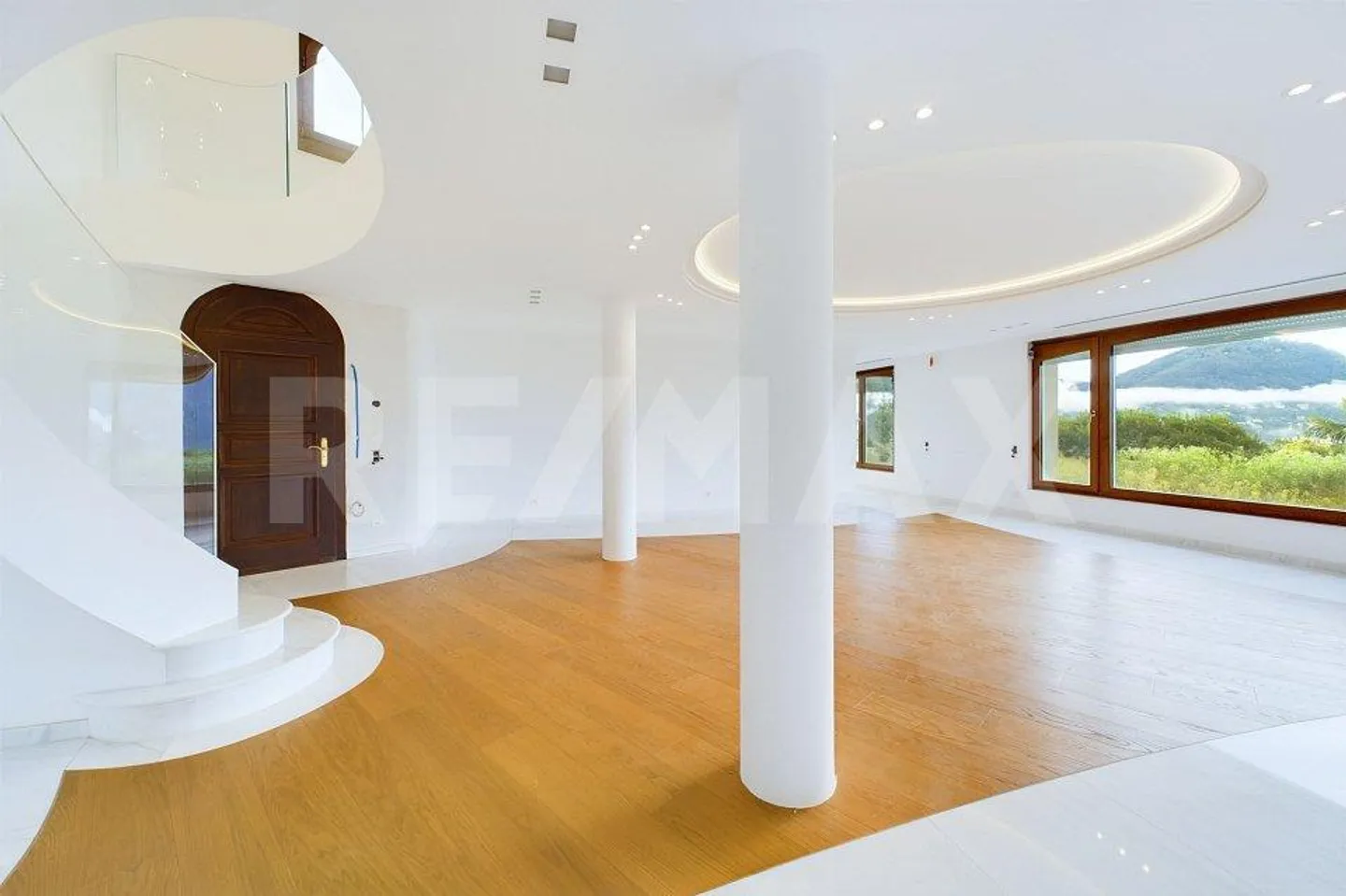 Villa Mediterranea Elegante con Grande Giardino - Foto 6 di 13