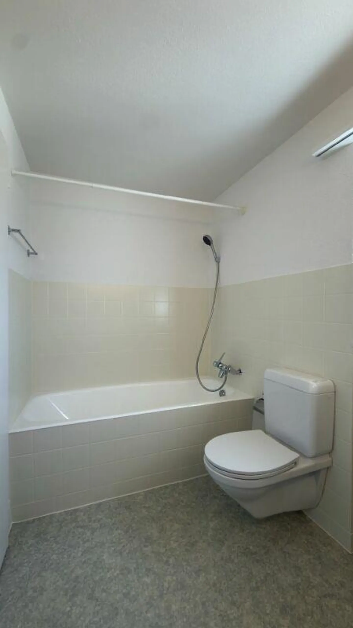 Appartamento 5.5 stanze appena ristrutturato con 2 balconi e vista mozzafiato... - Foto 15 di 20