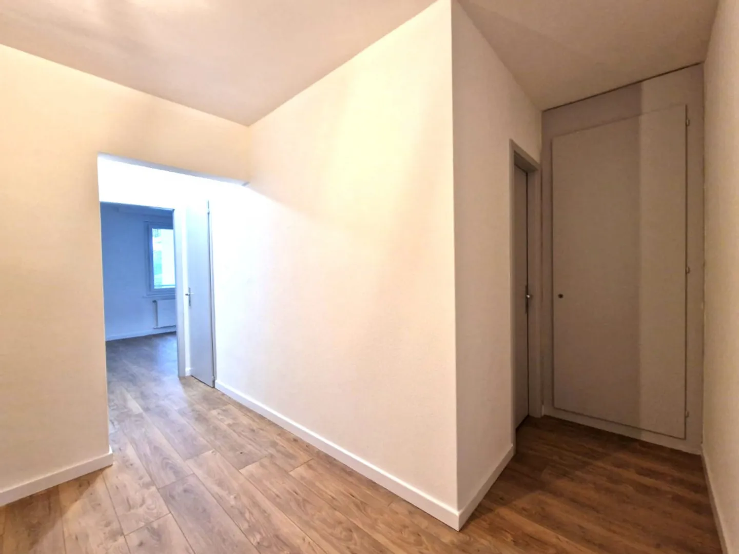 Comfortable 5-room fully renovated apartment, pleasant residence, Collonge Bellerive - Photo 4 of 12